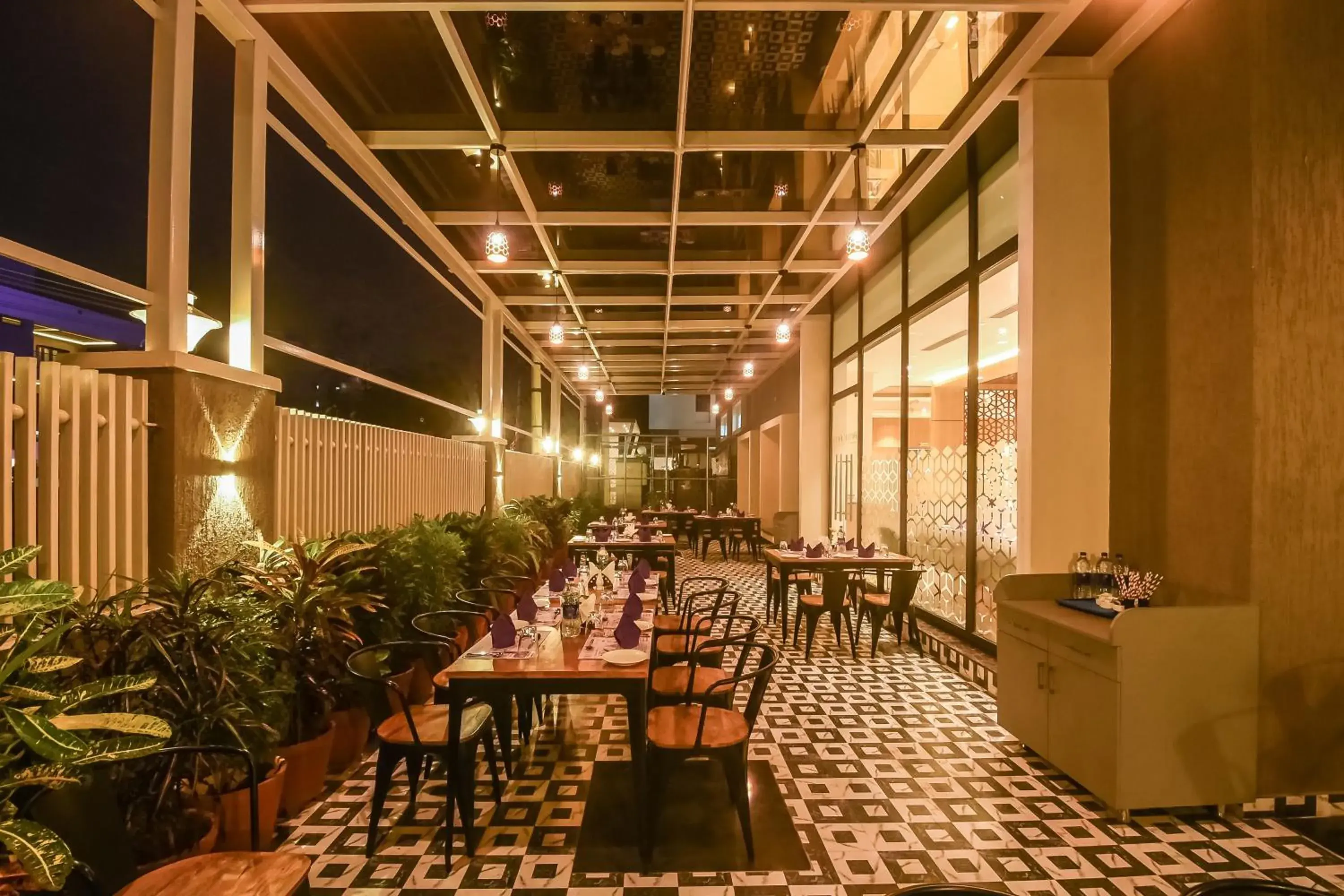 Buffet breakfast in Emerald Clarks Inn Suites Buffet breakfast in Emerald Clarks Inn Suites