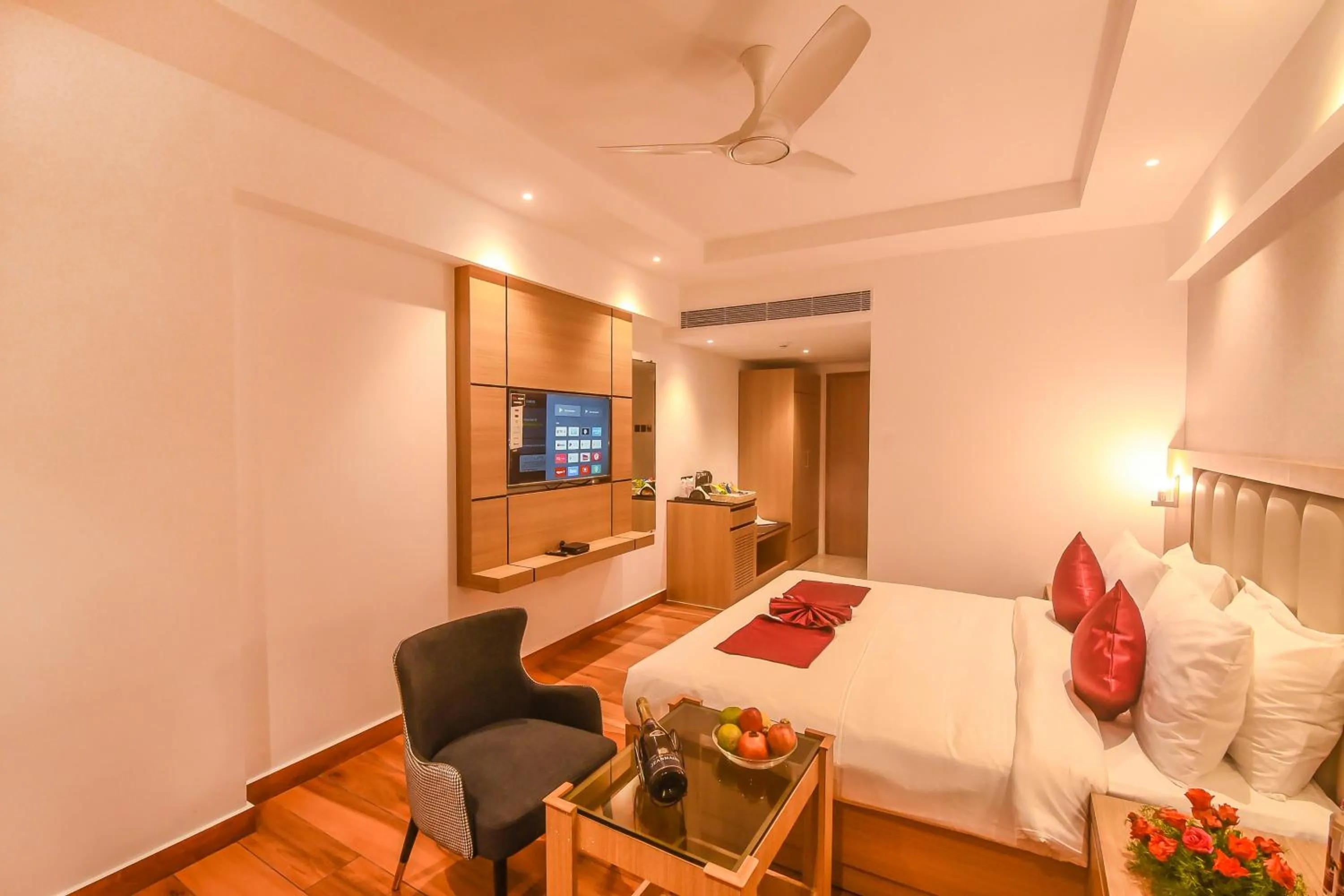 Bed in Emerald Clarks Inn Suites