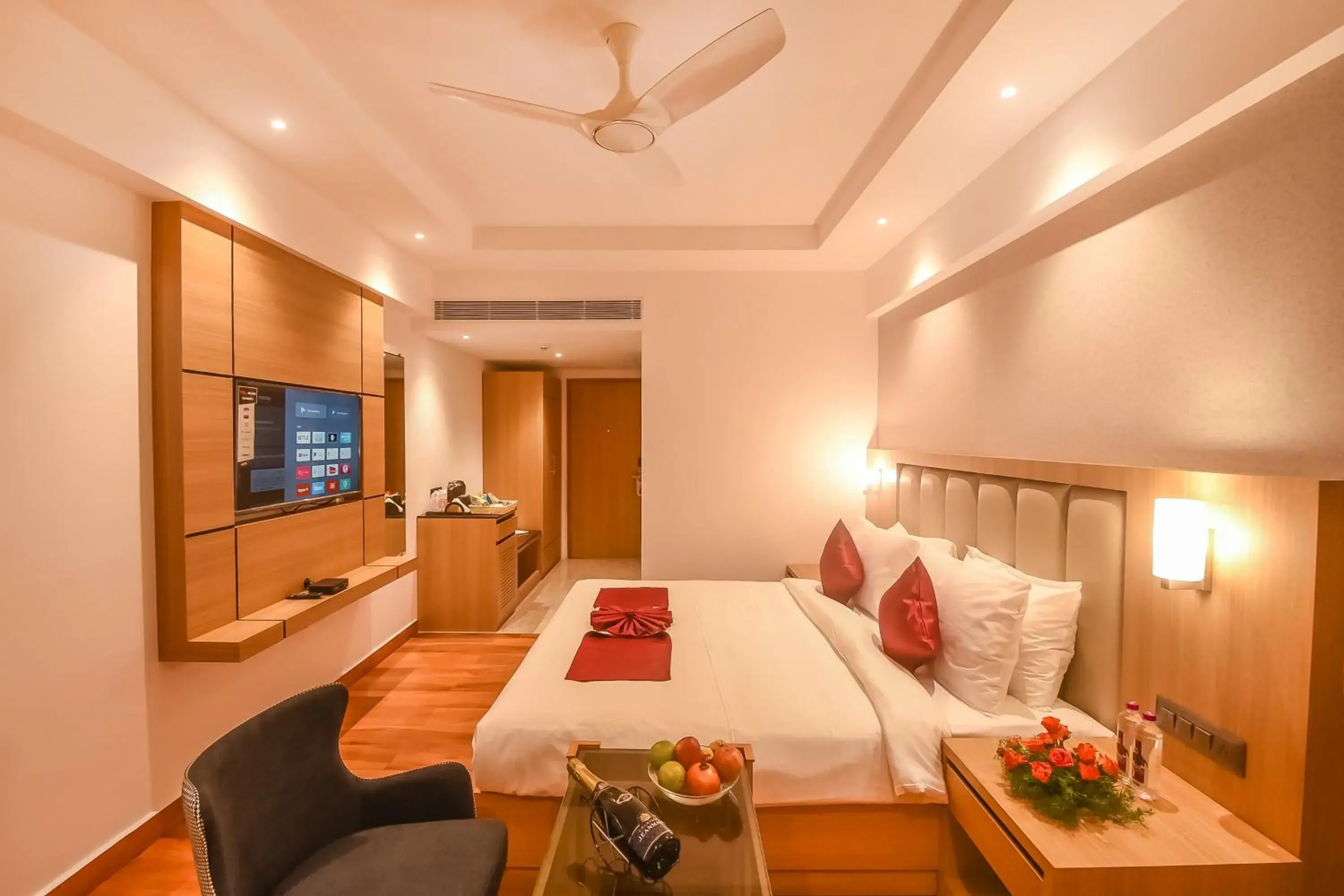 Bed in Emerald Clarks Inn Suites Bed in Emerald Clarks Inn Suites