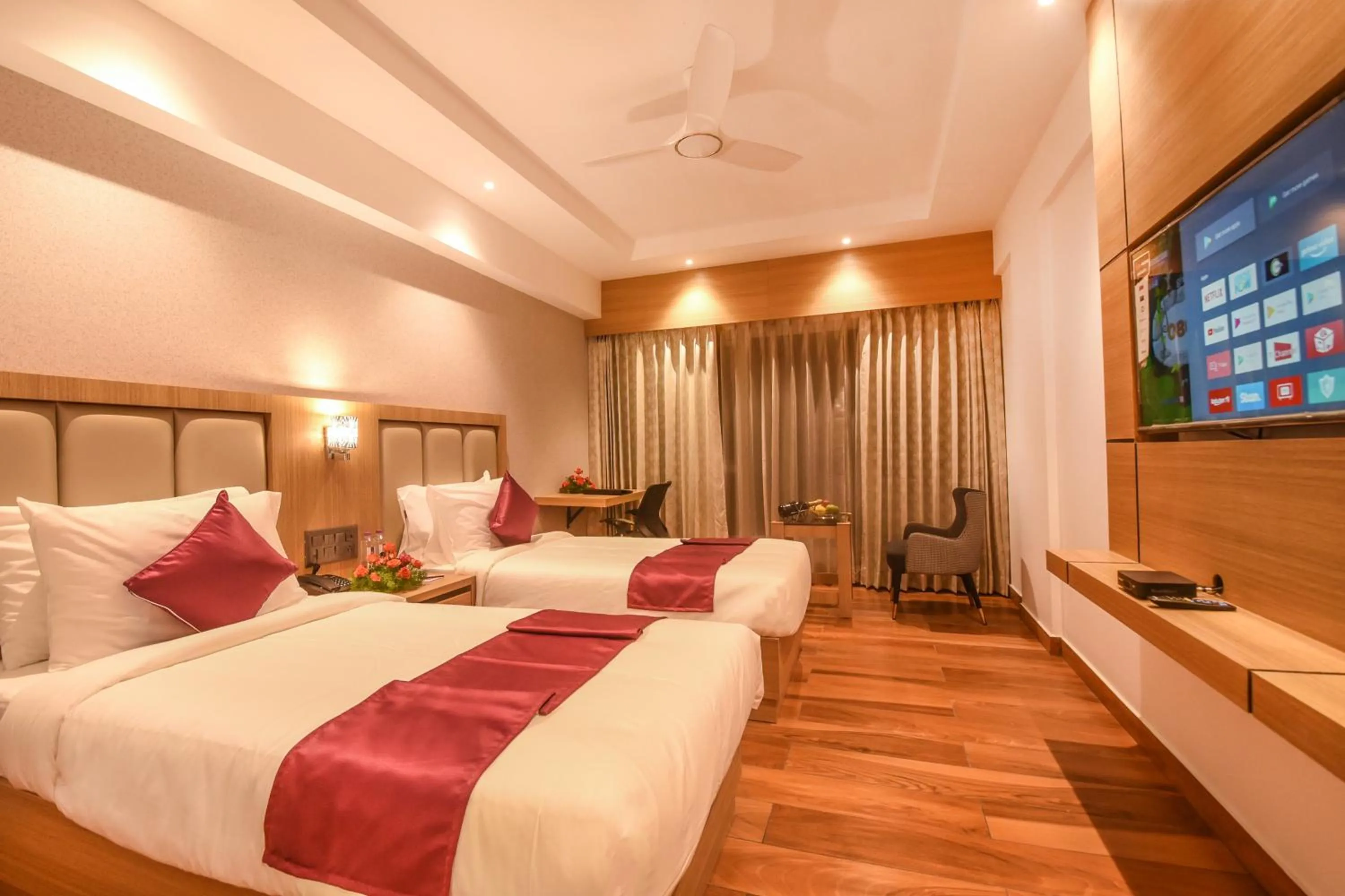 Photo of the whole room, Bed in Emerald Clarks Inn Suites