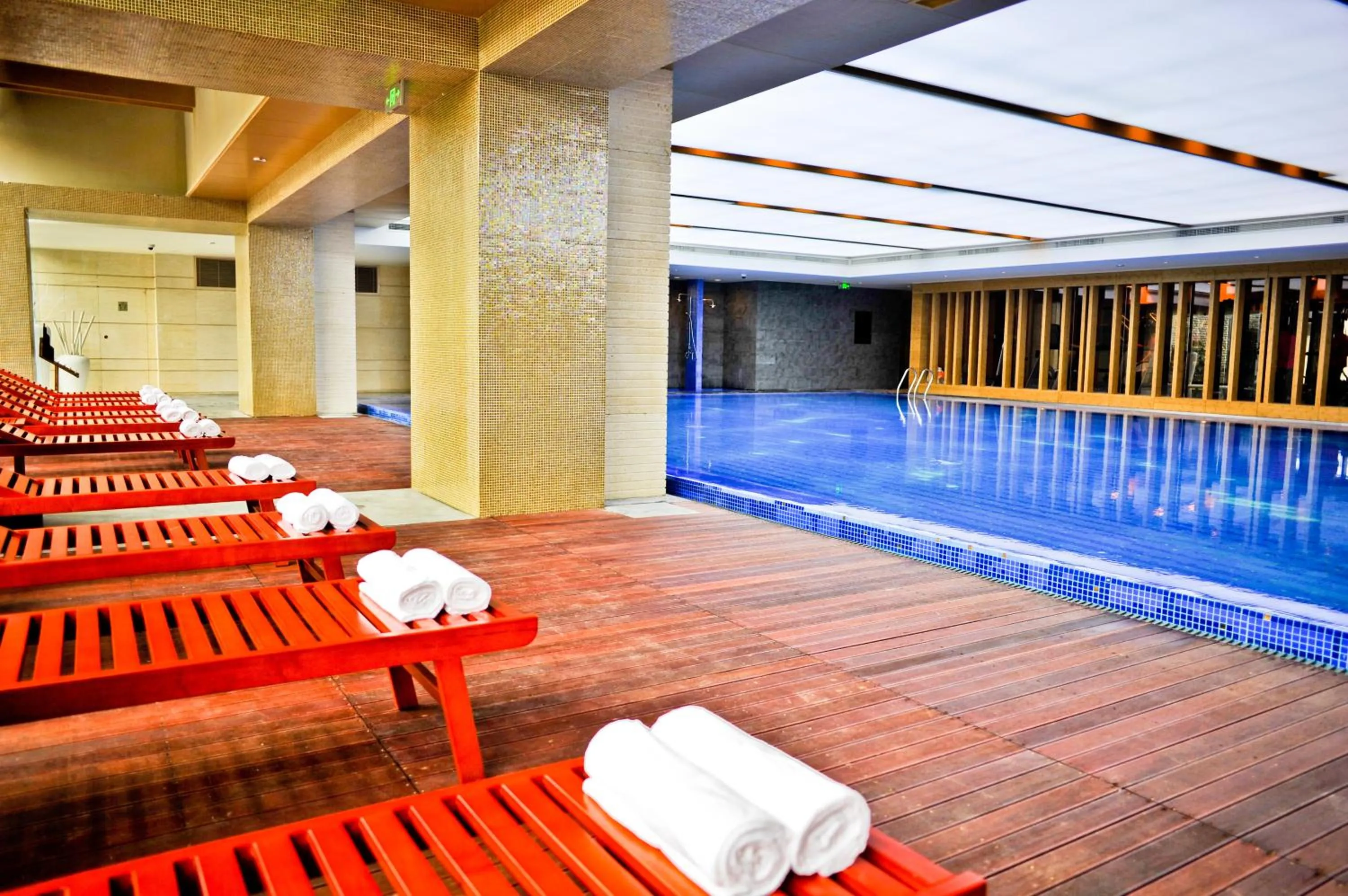 Swimming pool in Chengdu Joyhub Air Hotel