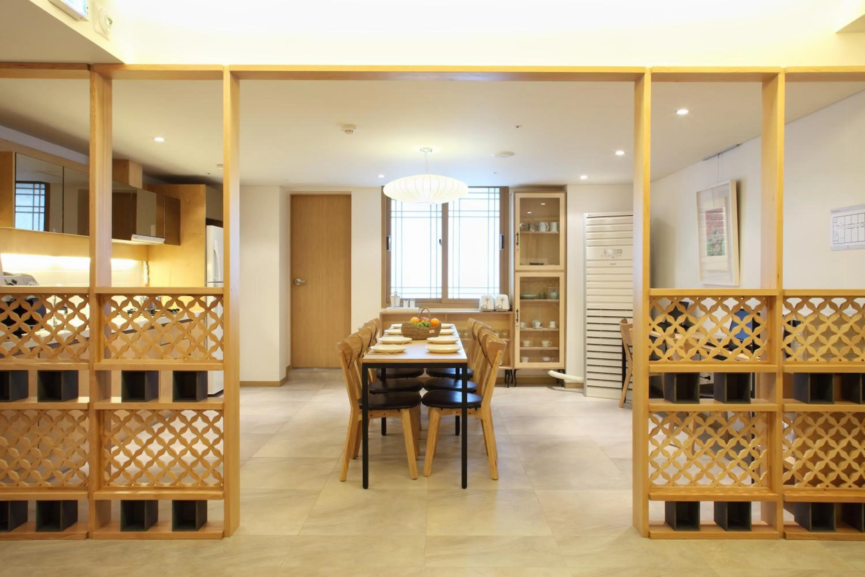 Restaurant/places to eat in Dream House