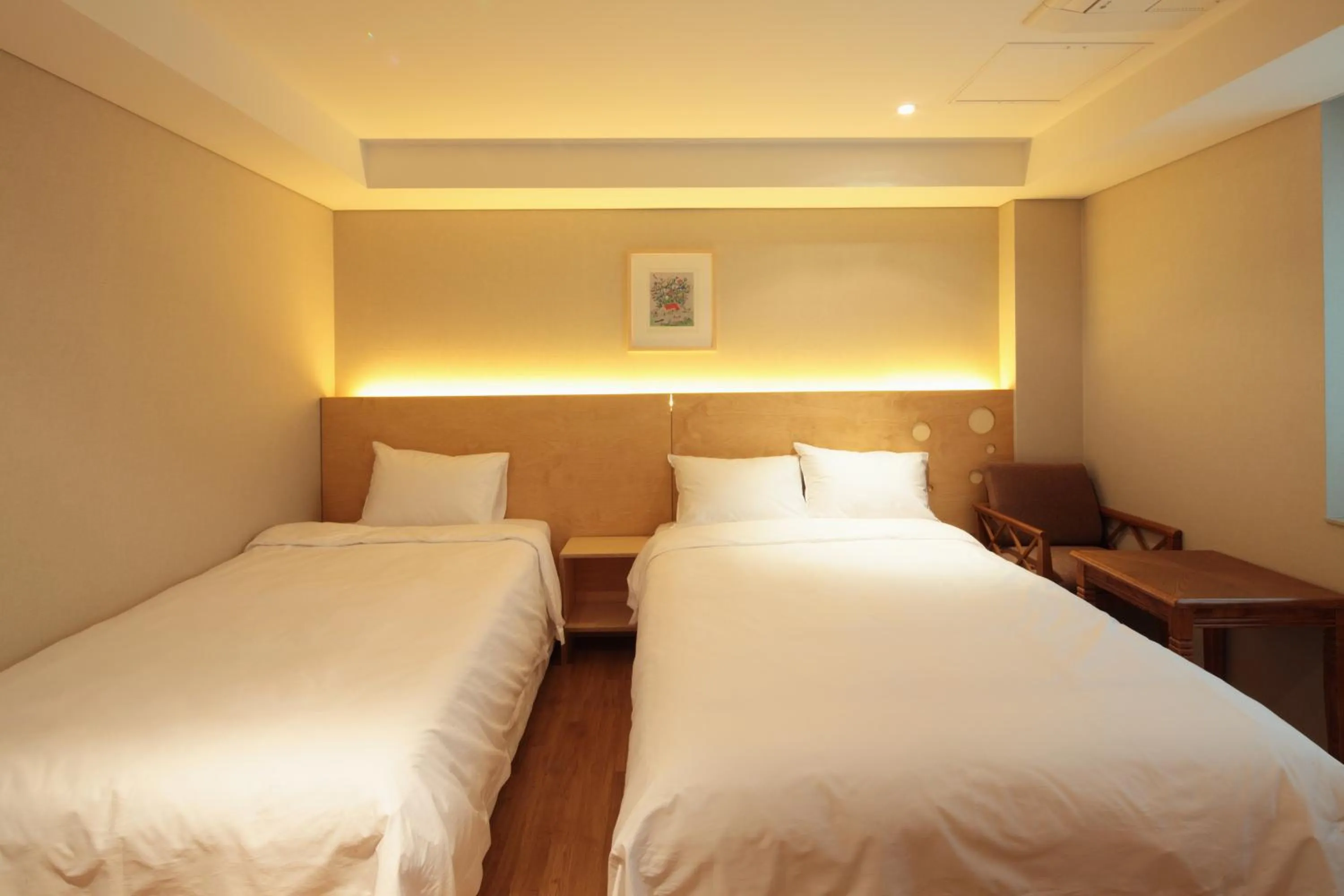 Photo of the whole room, Bed in Dream House