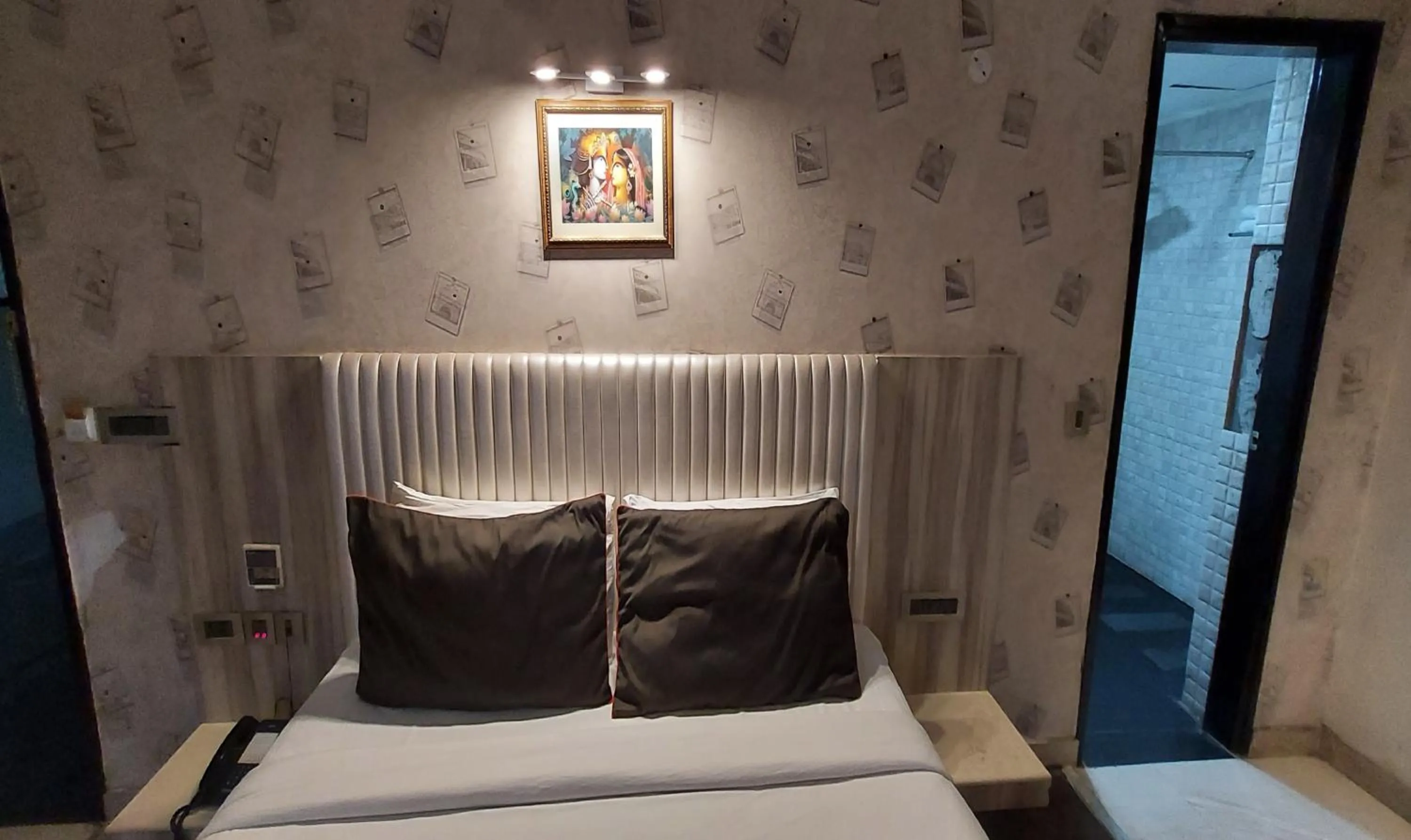 Bed in Broadway Inn