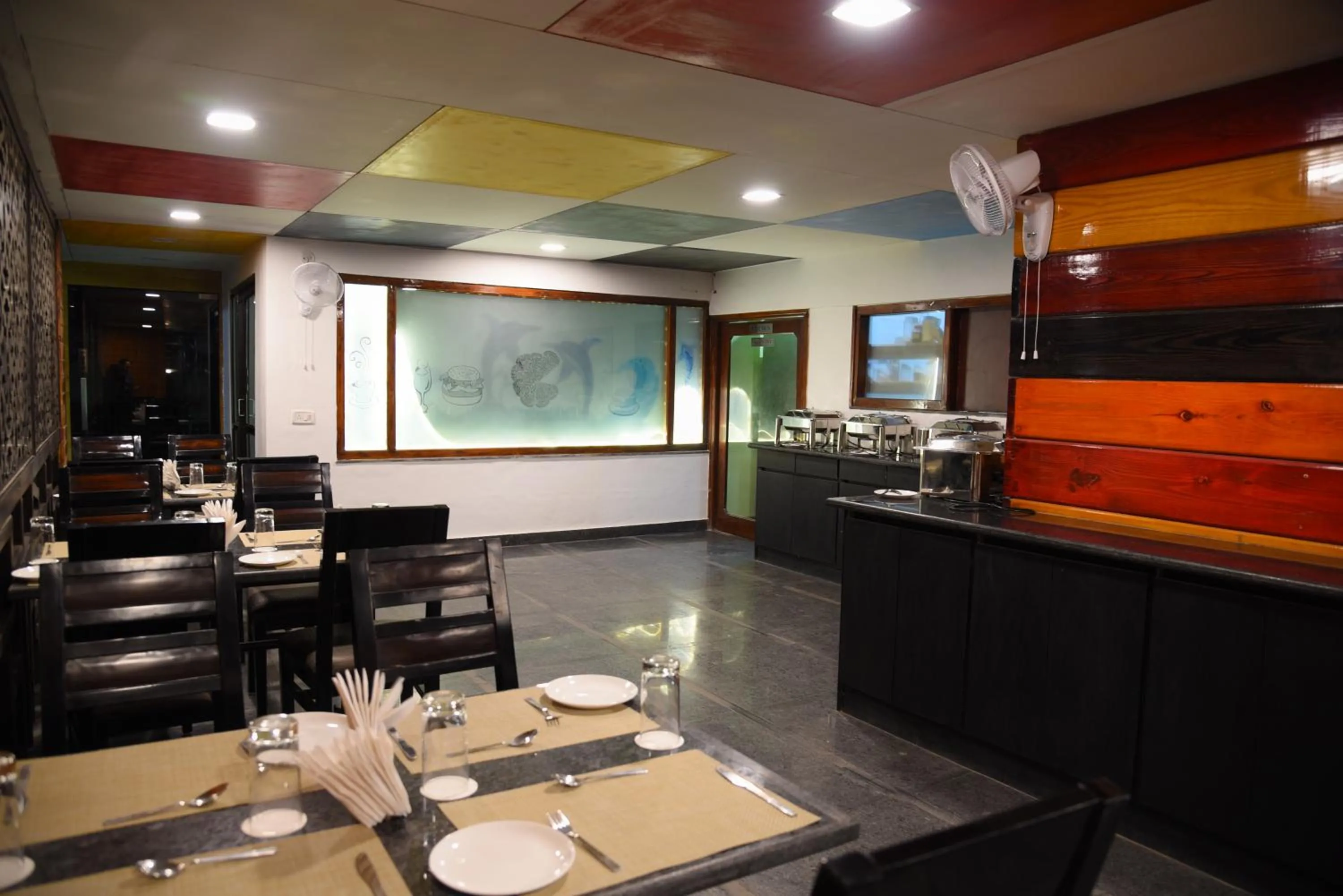 Restaurant/places to eat in Broadway Inn