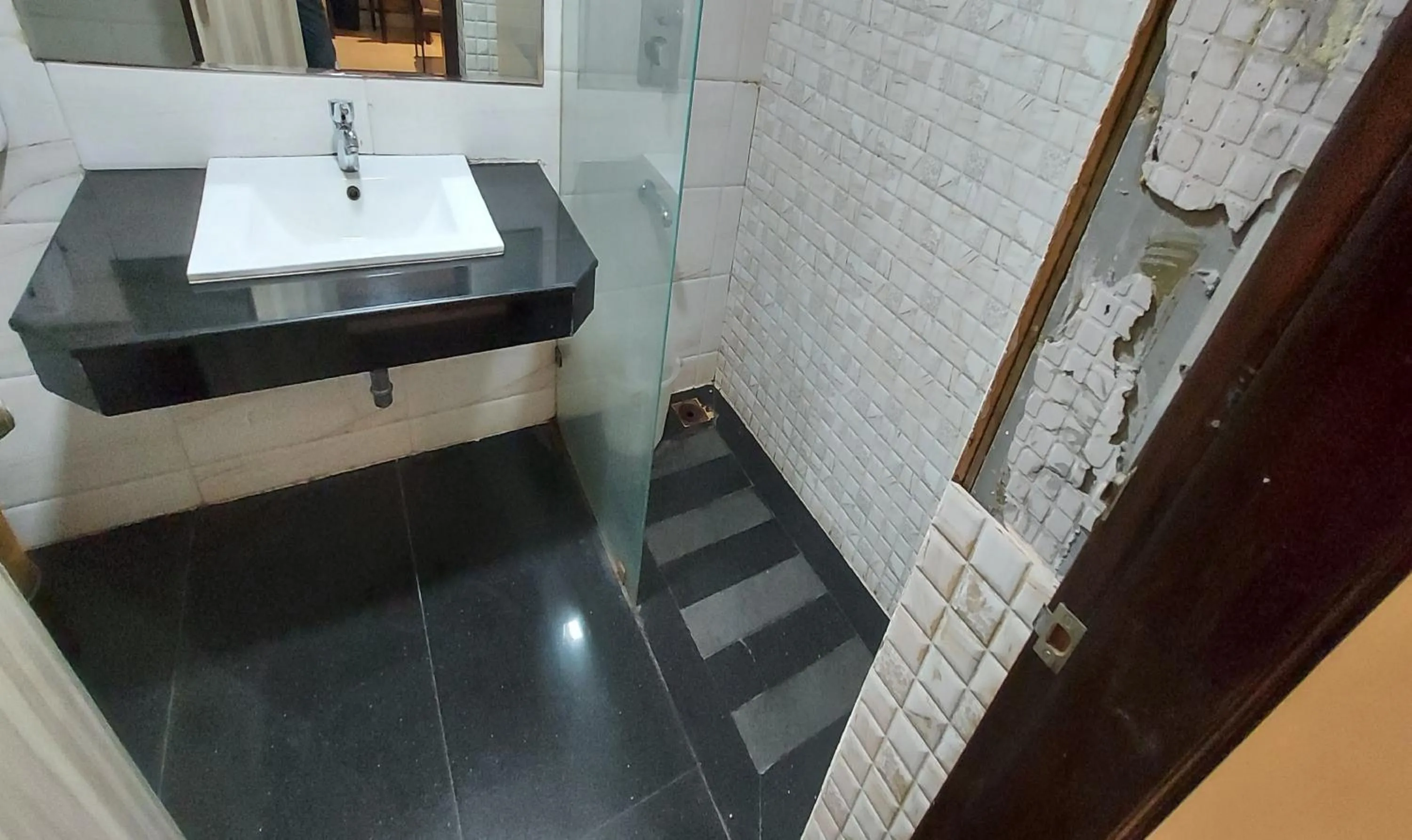 Bathroom in Broadway Inn
