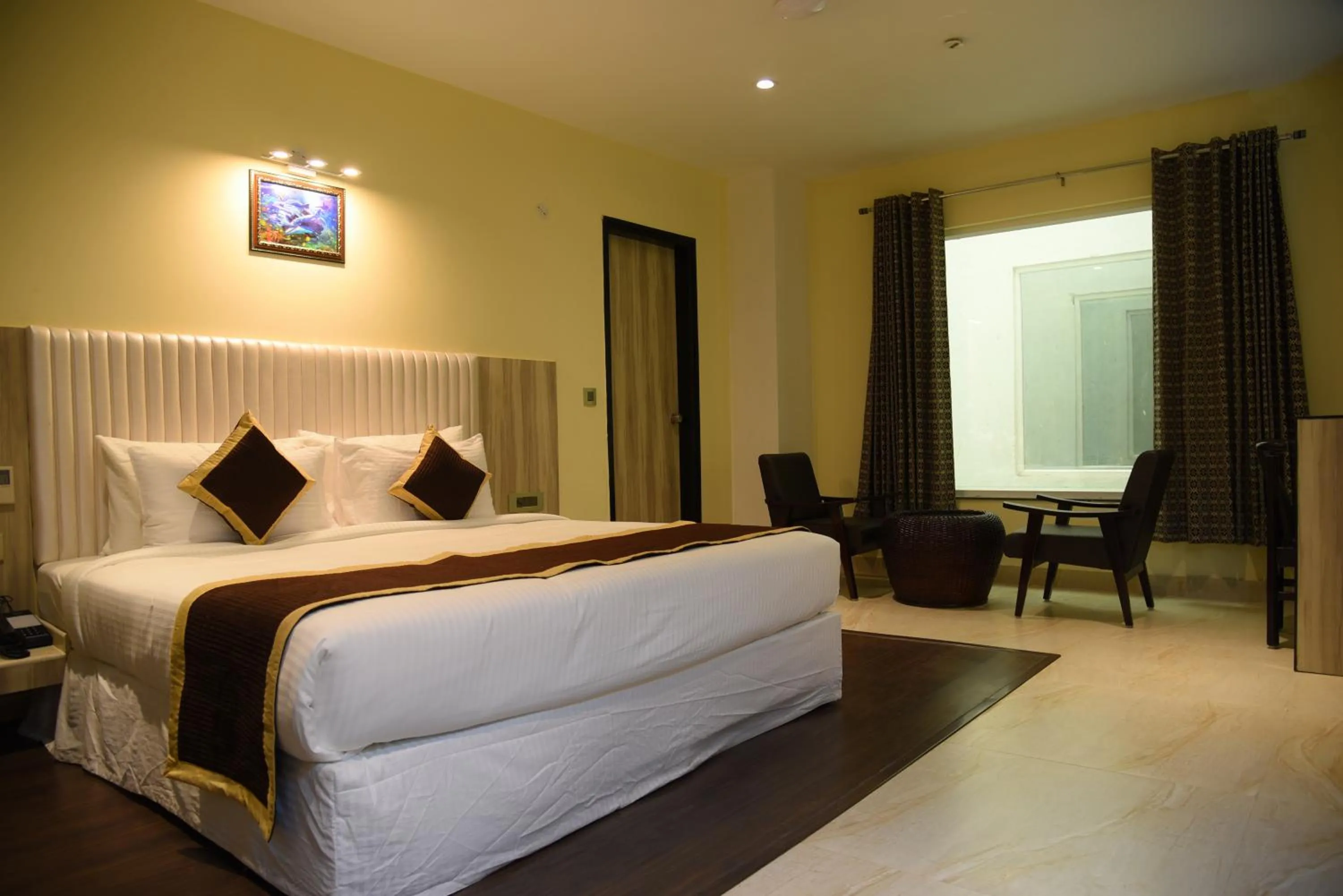 Bedroom, Bed in Broadway Inn