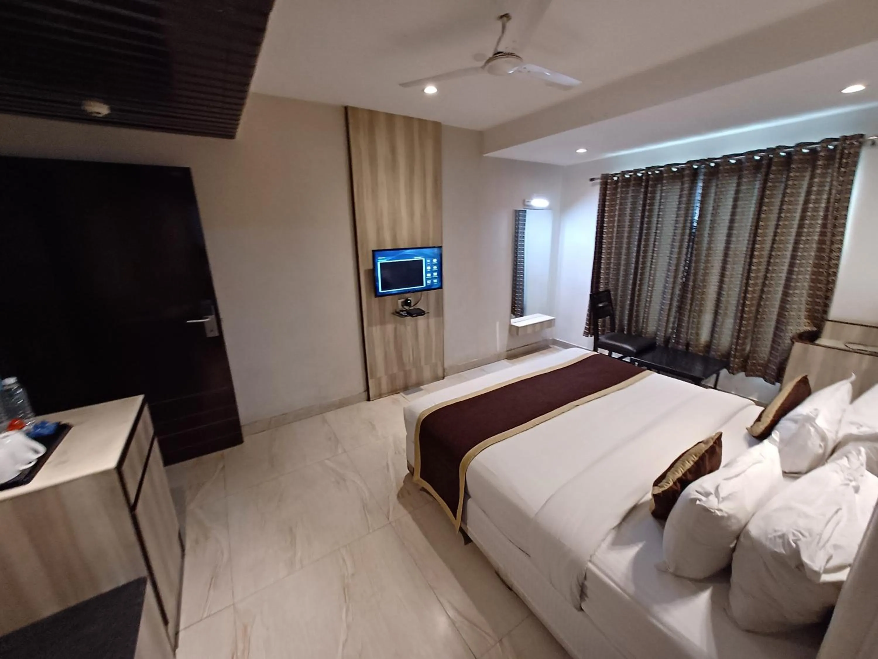 Bed in Broadway Inn