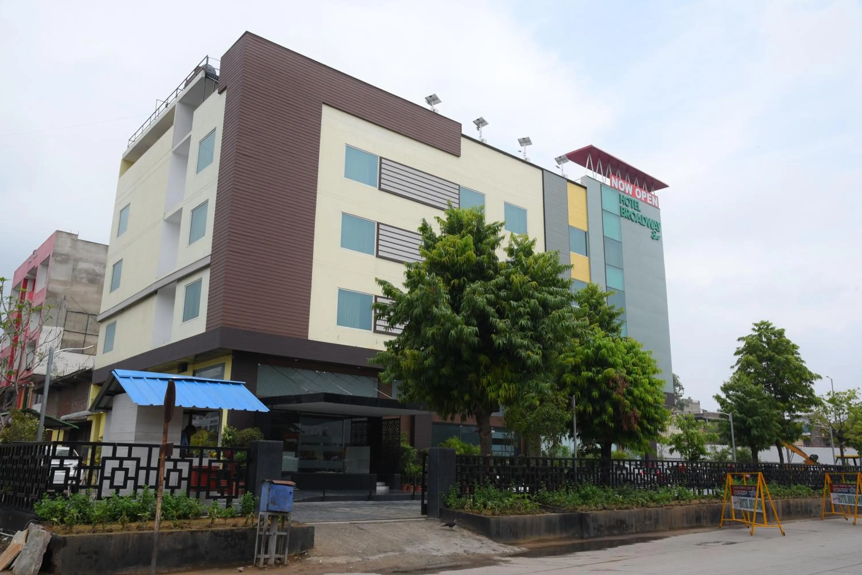 Property building in Broadway Inn