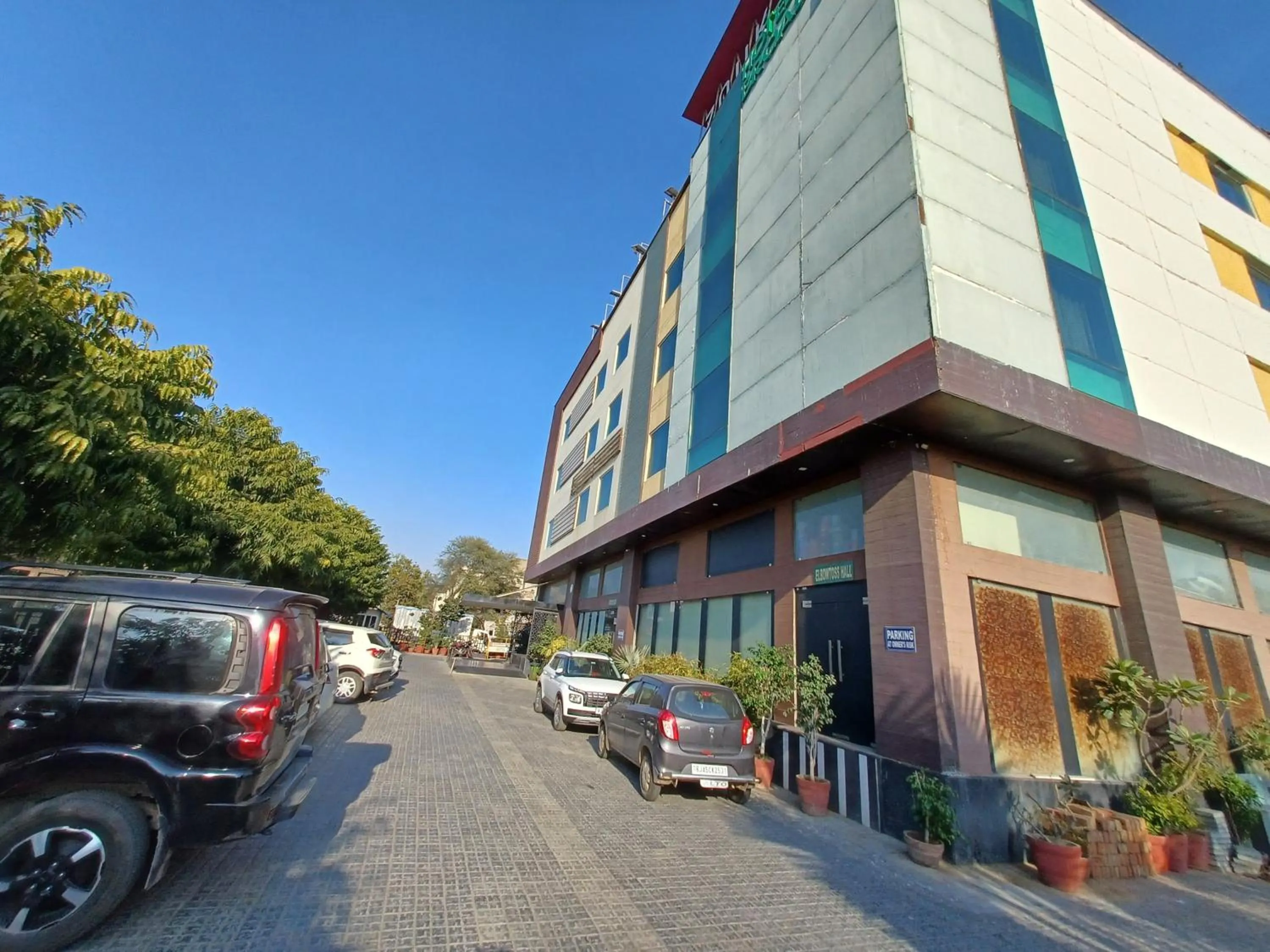 Broadway Inn