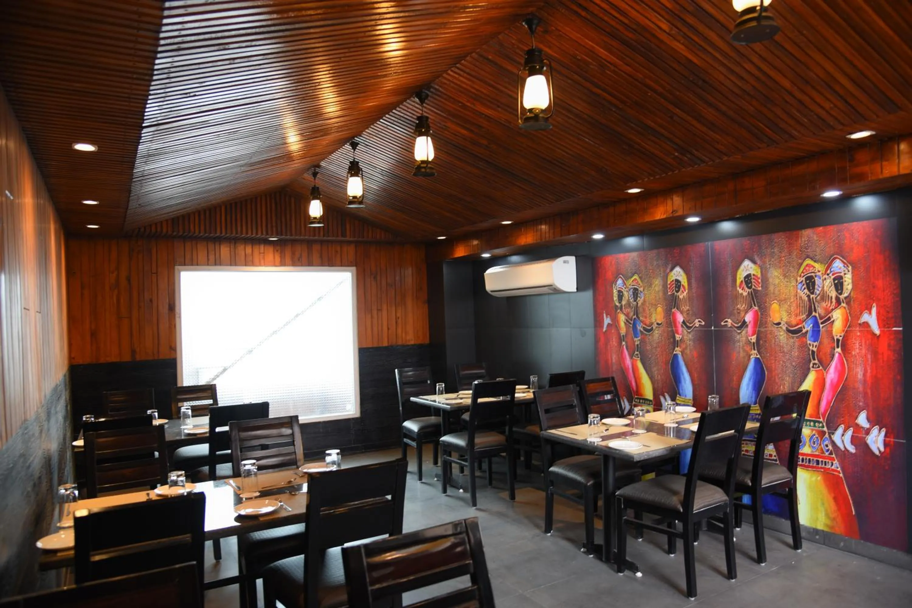 Restaurant/places to eat in Broadway Inn