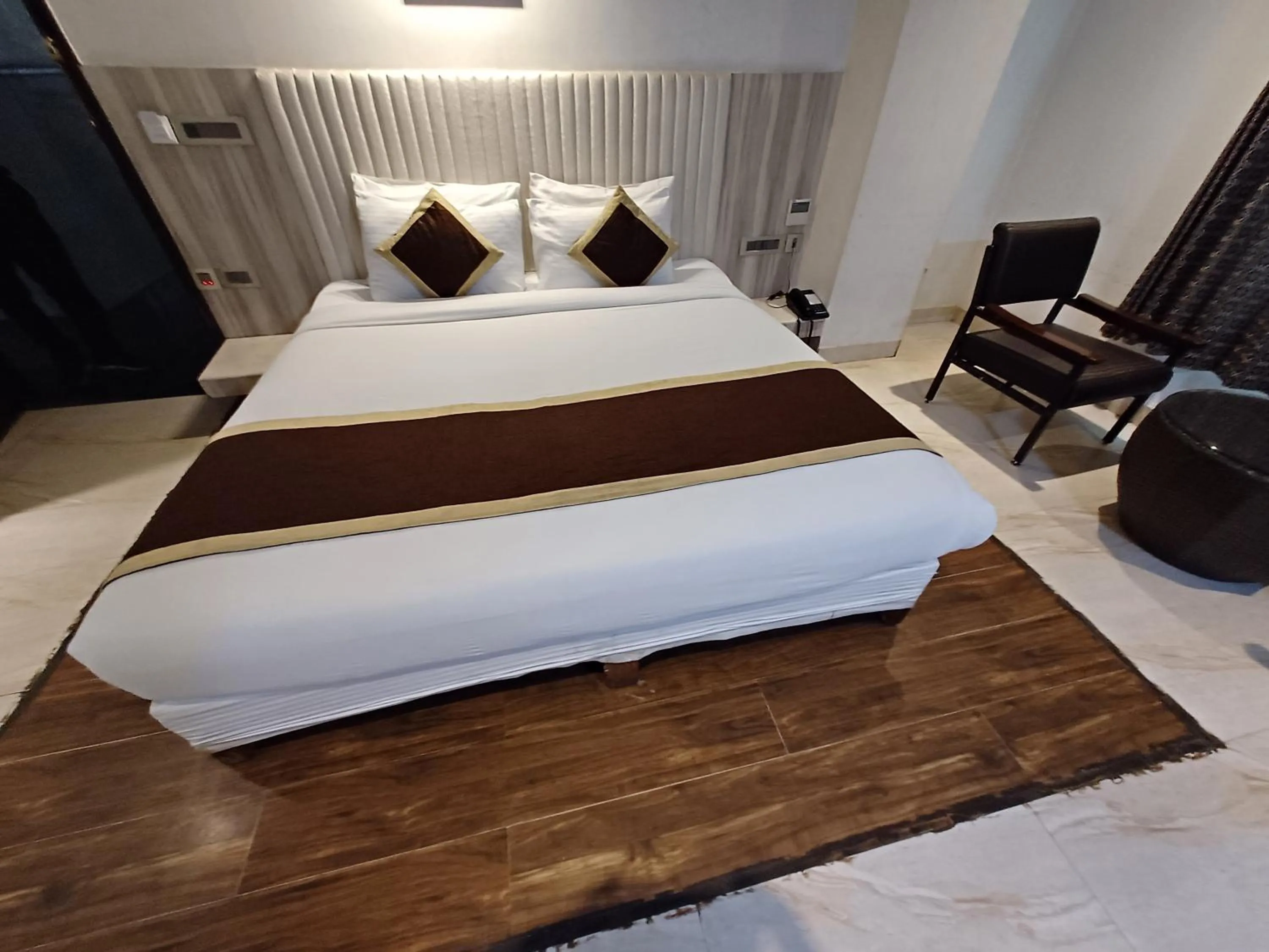 Bed in Broadway Inn