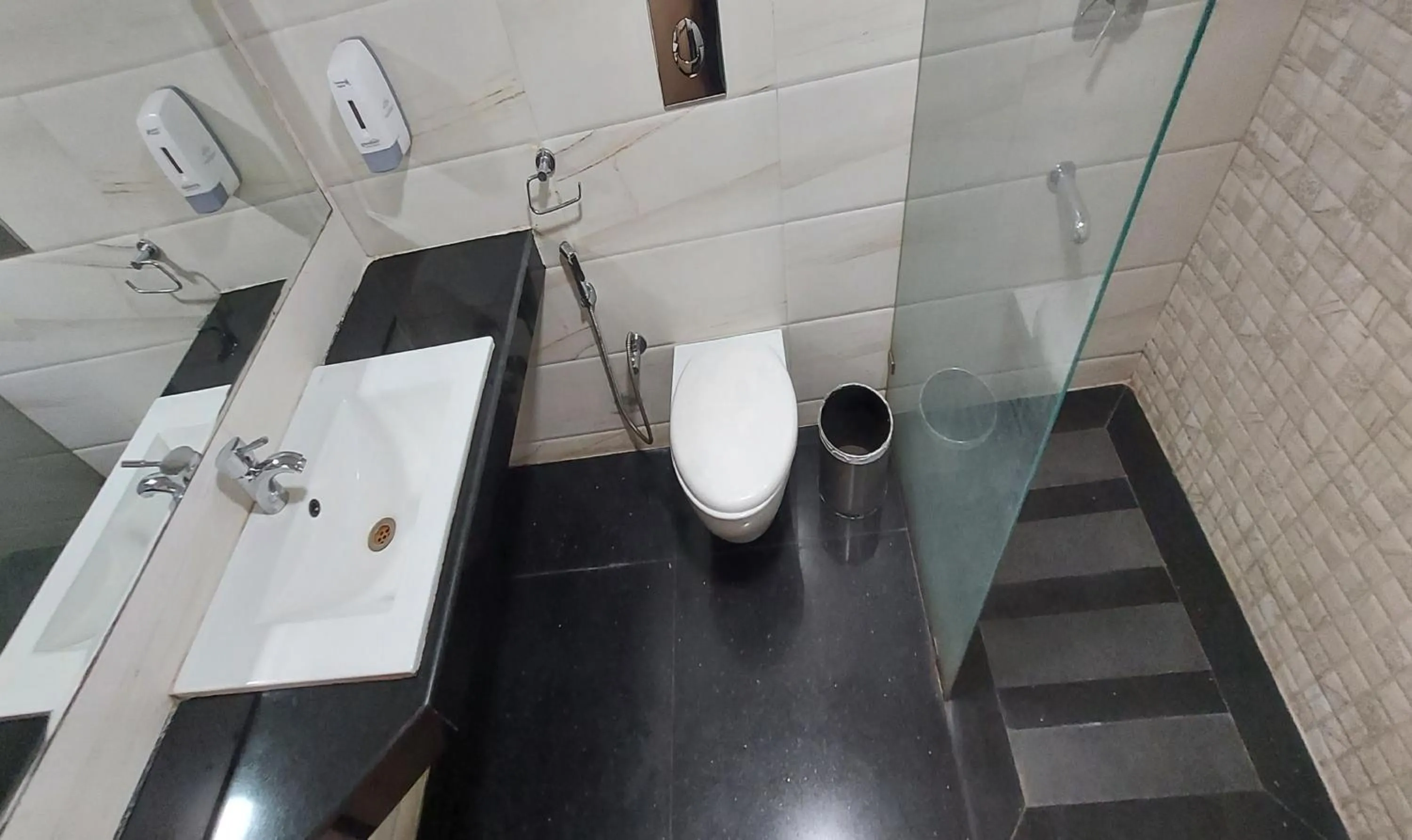 Bathroom in Broadway Inn