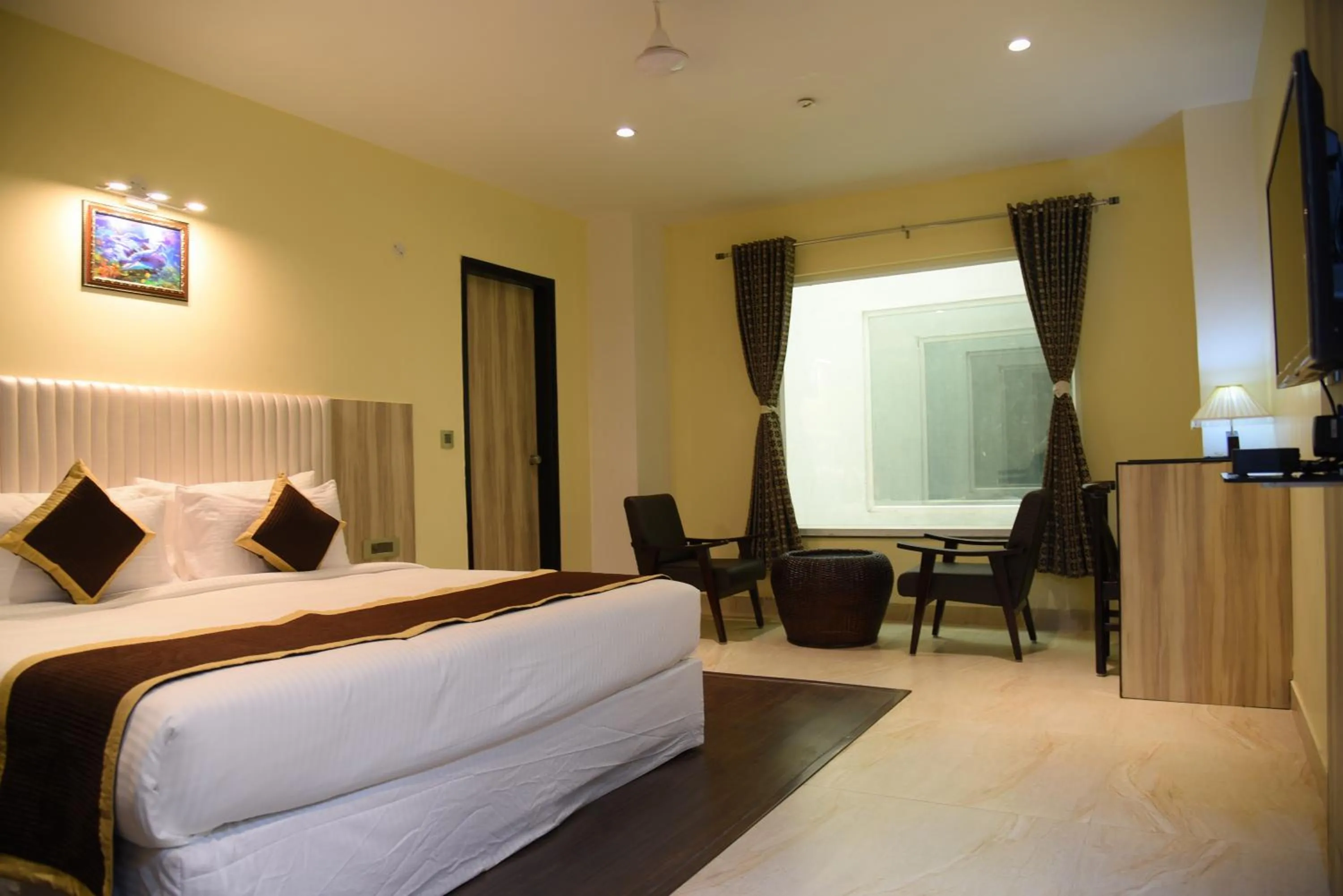 Photo of the whole room, Bed in Broadway Inn