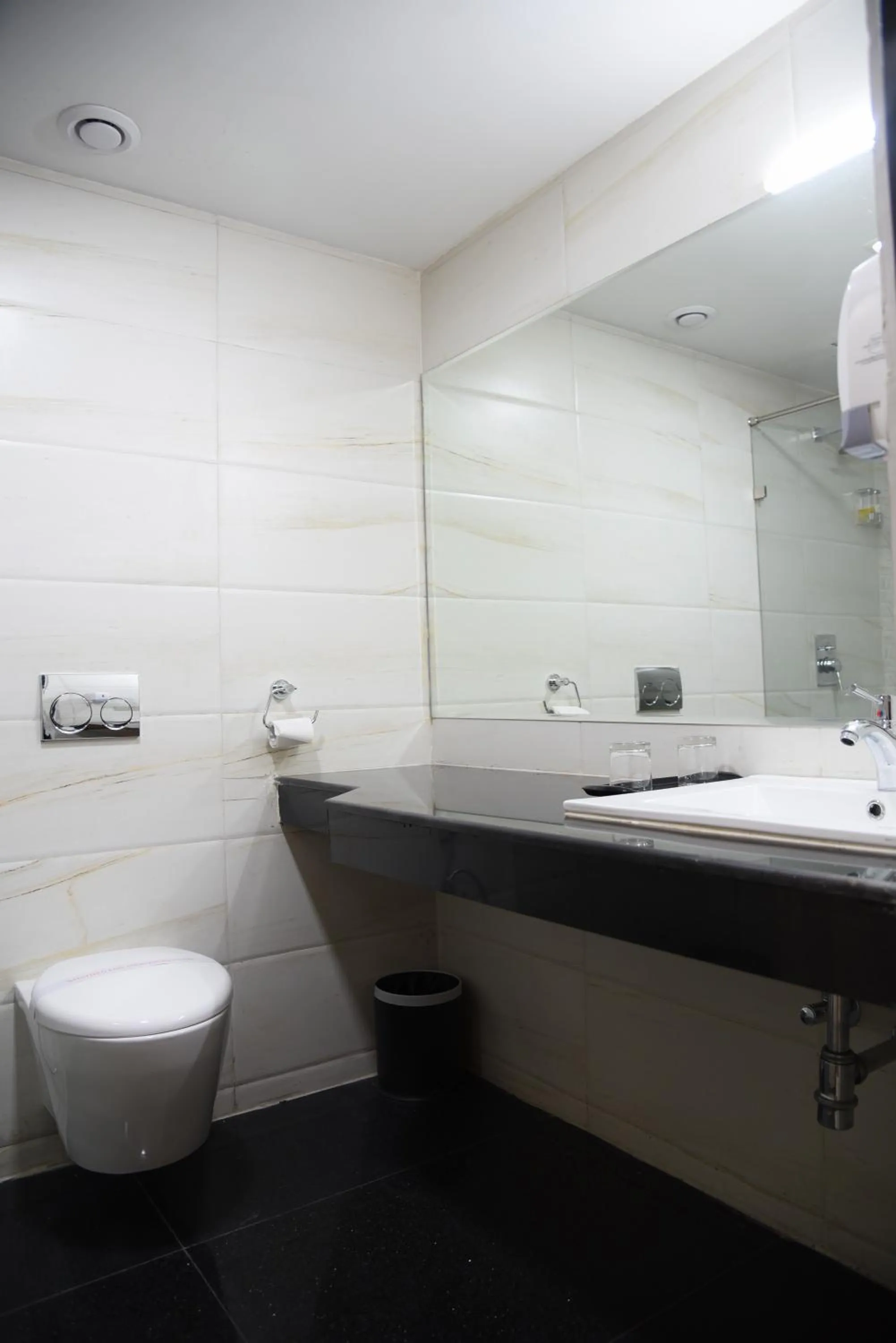 Bathroom in Broadway Inn