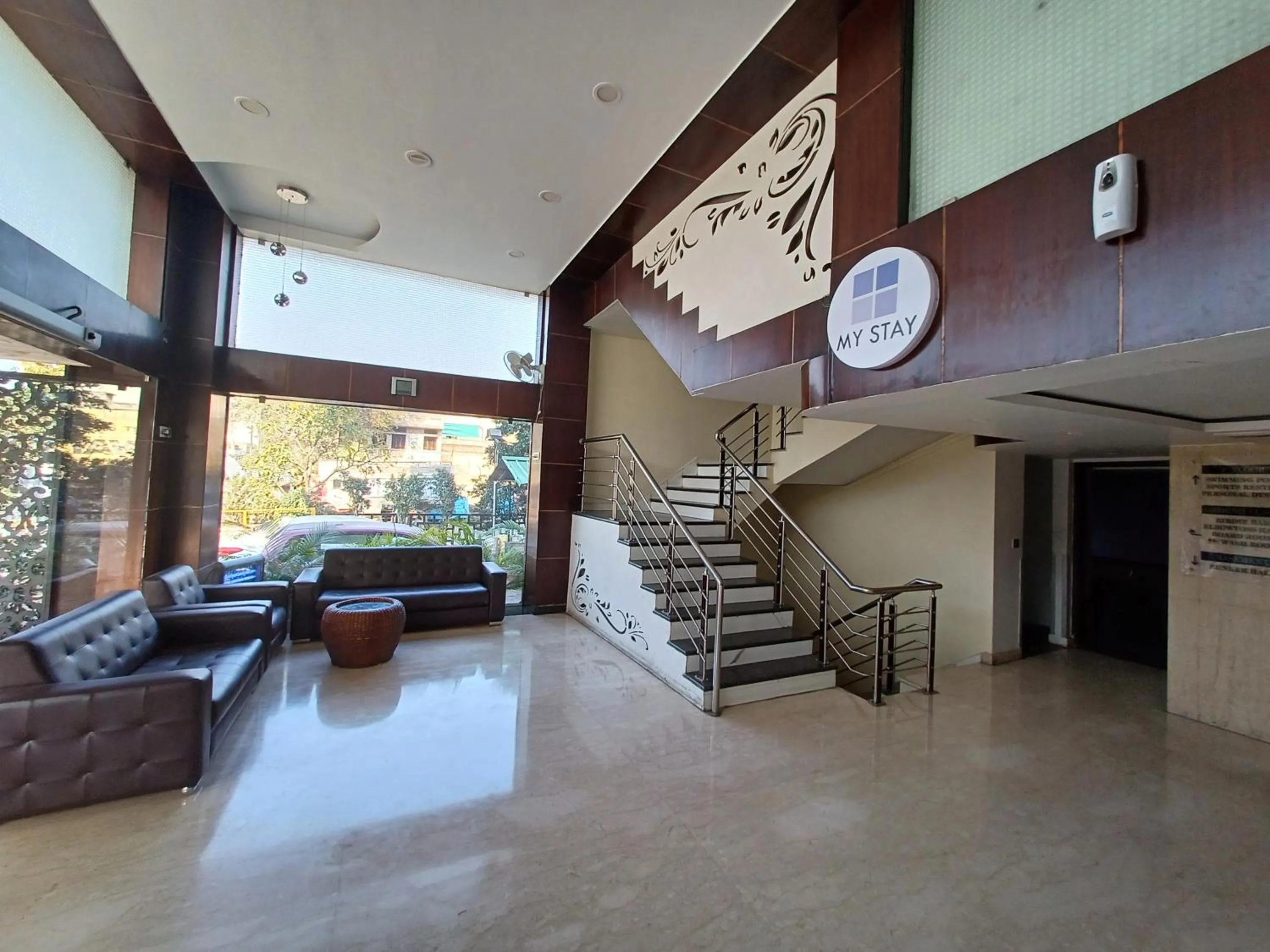 Broadway Inn