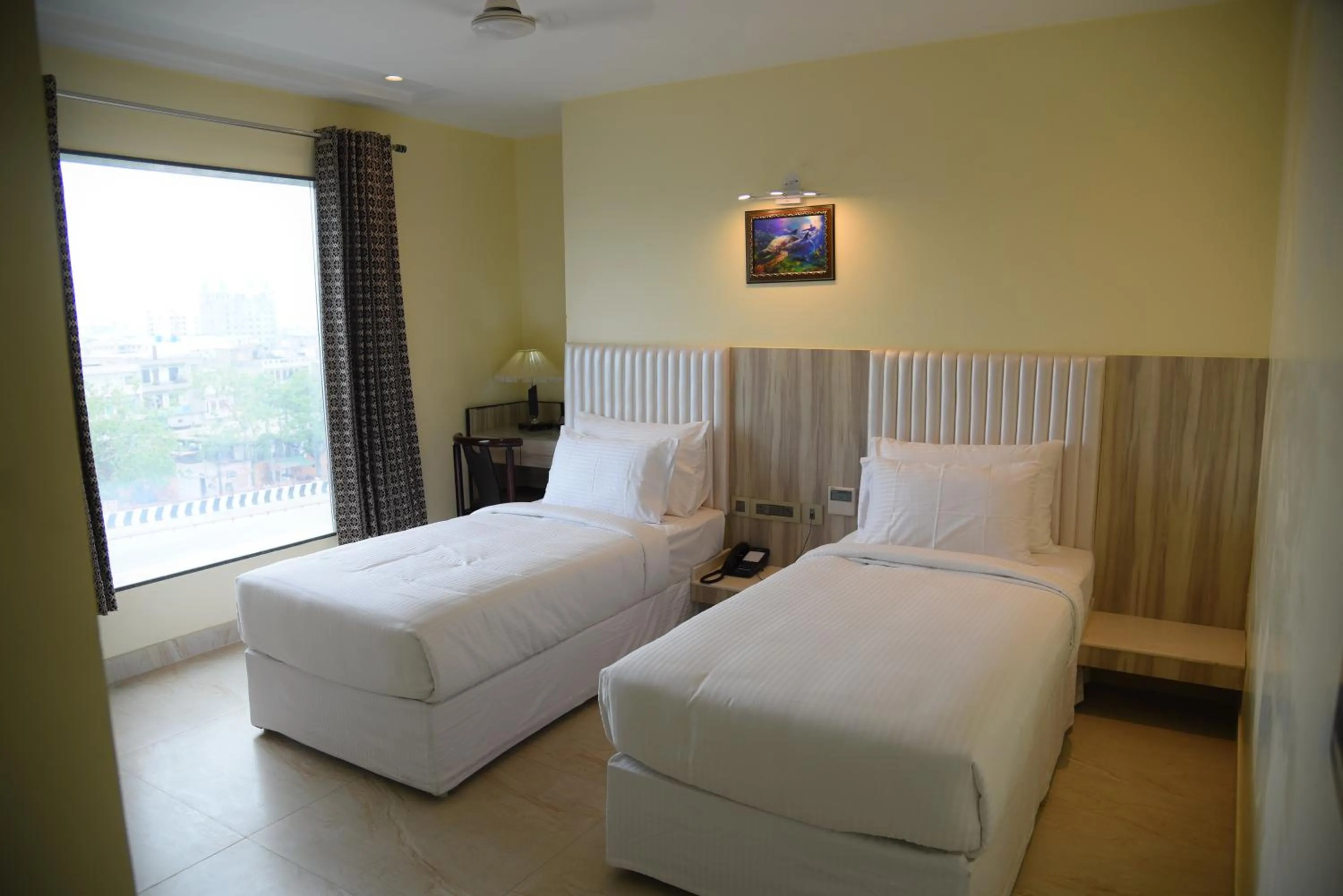 Bed in Broadway Inn