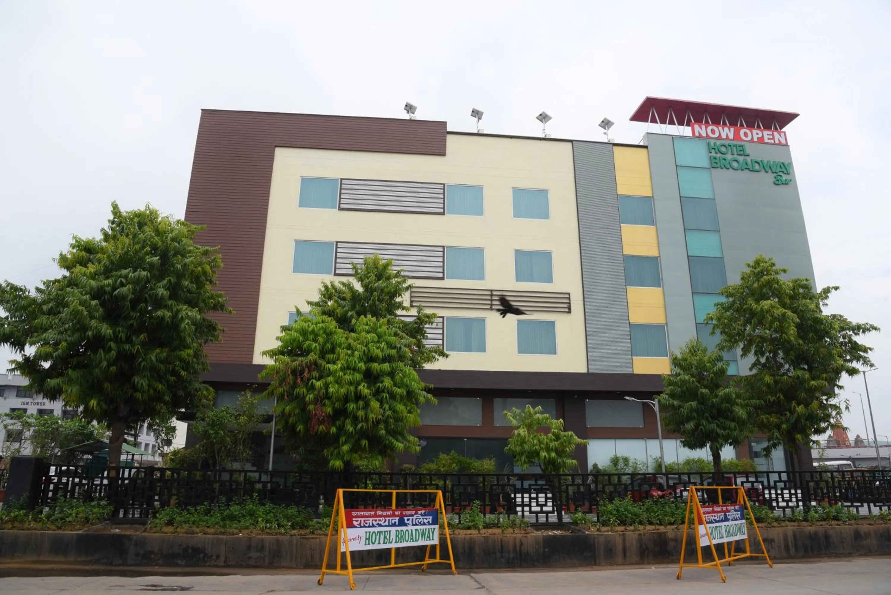 Property building in Broadway Inn