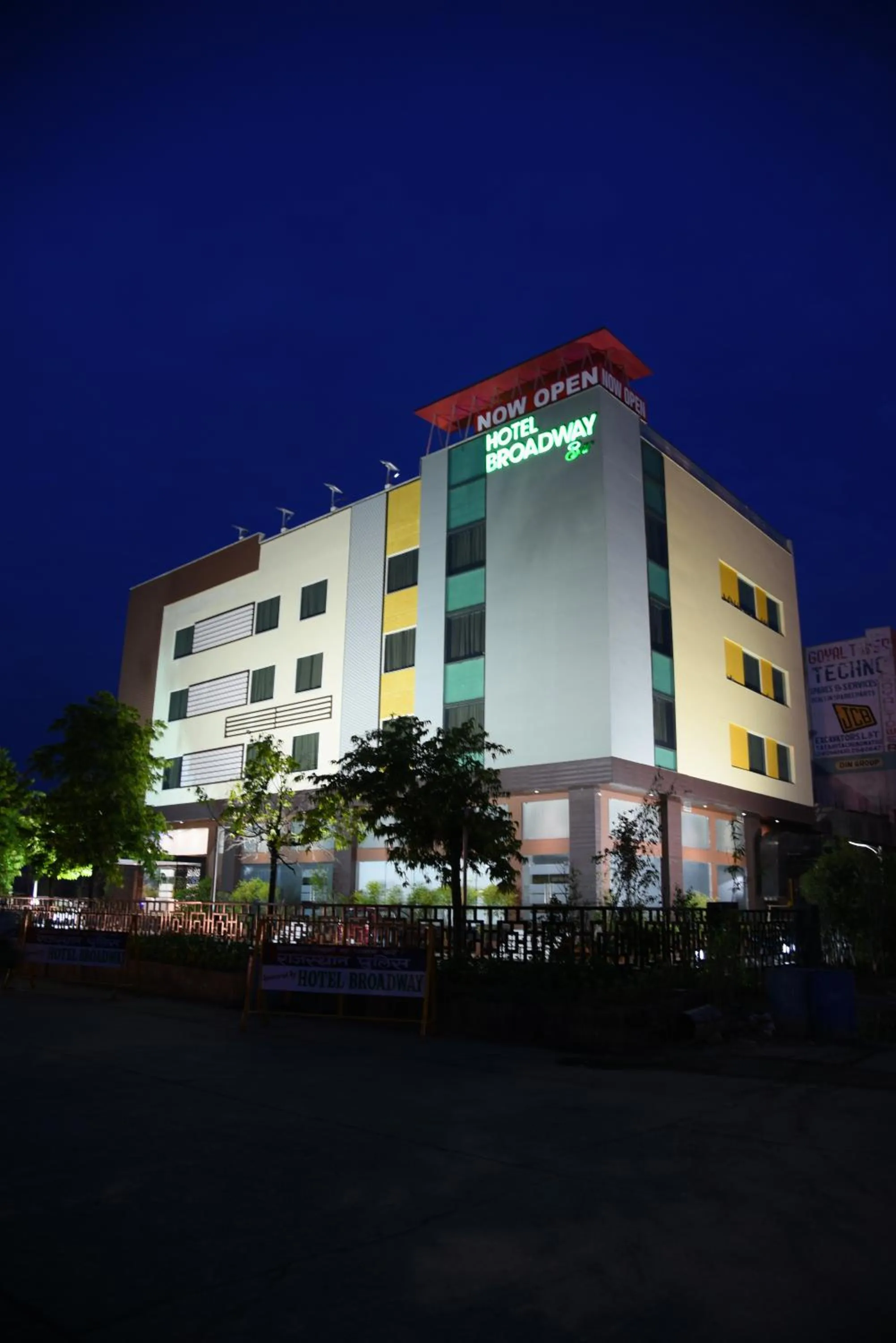 Property building in Broadway Inn