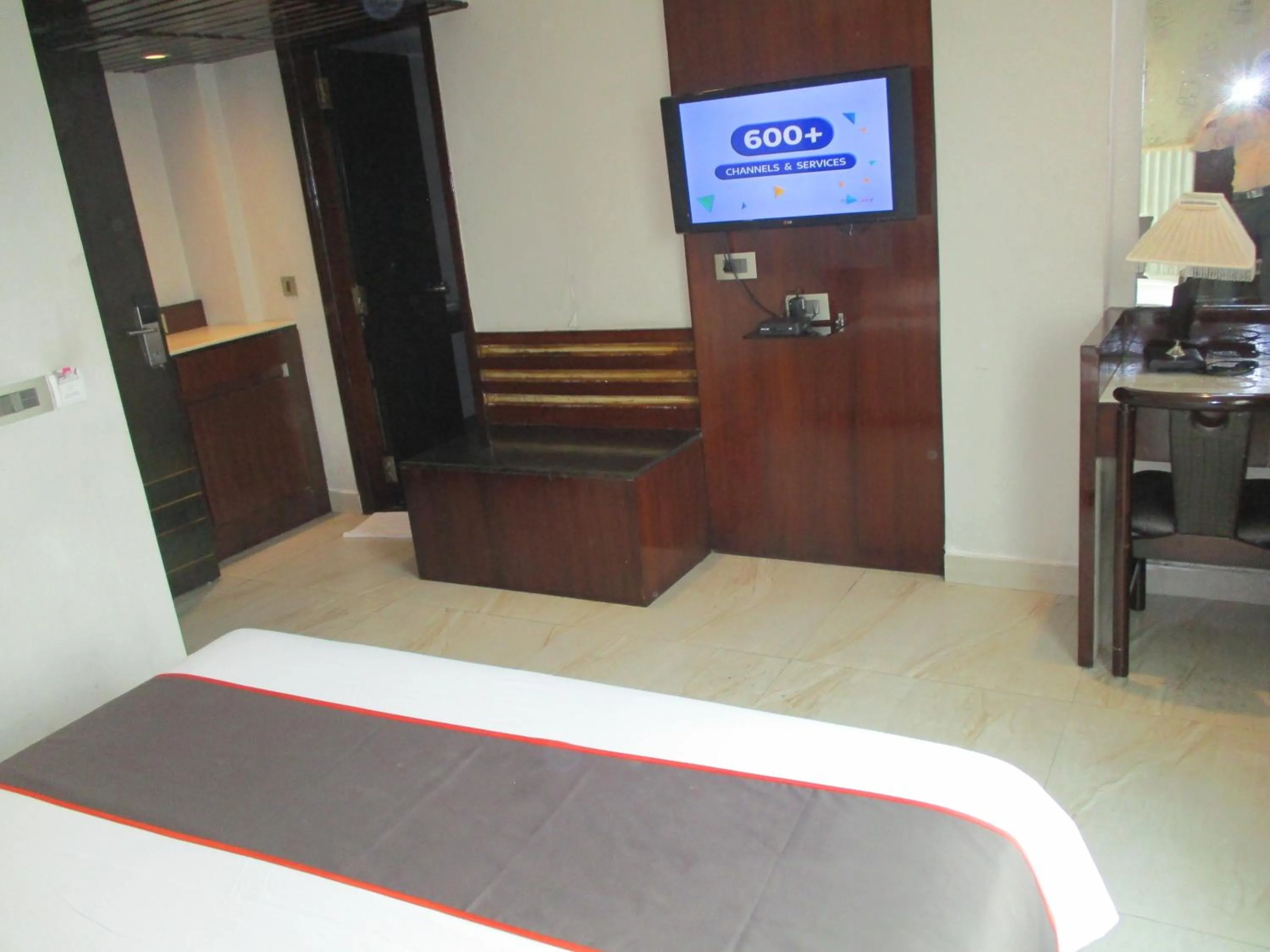 Bedroom, Bed in Broadway Inn