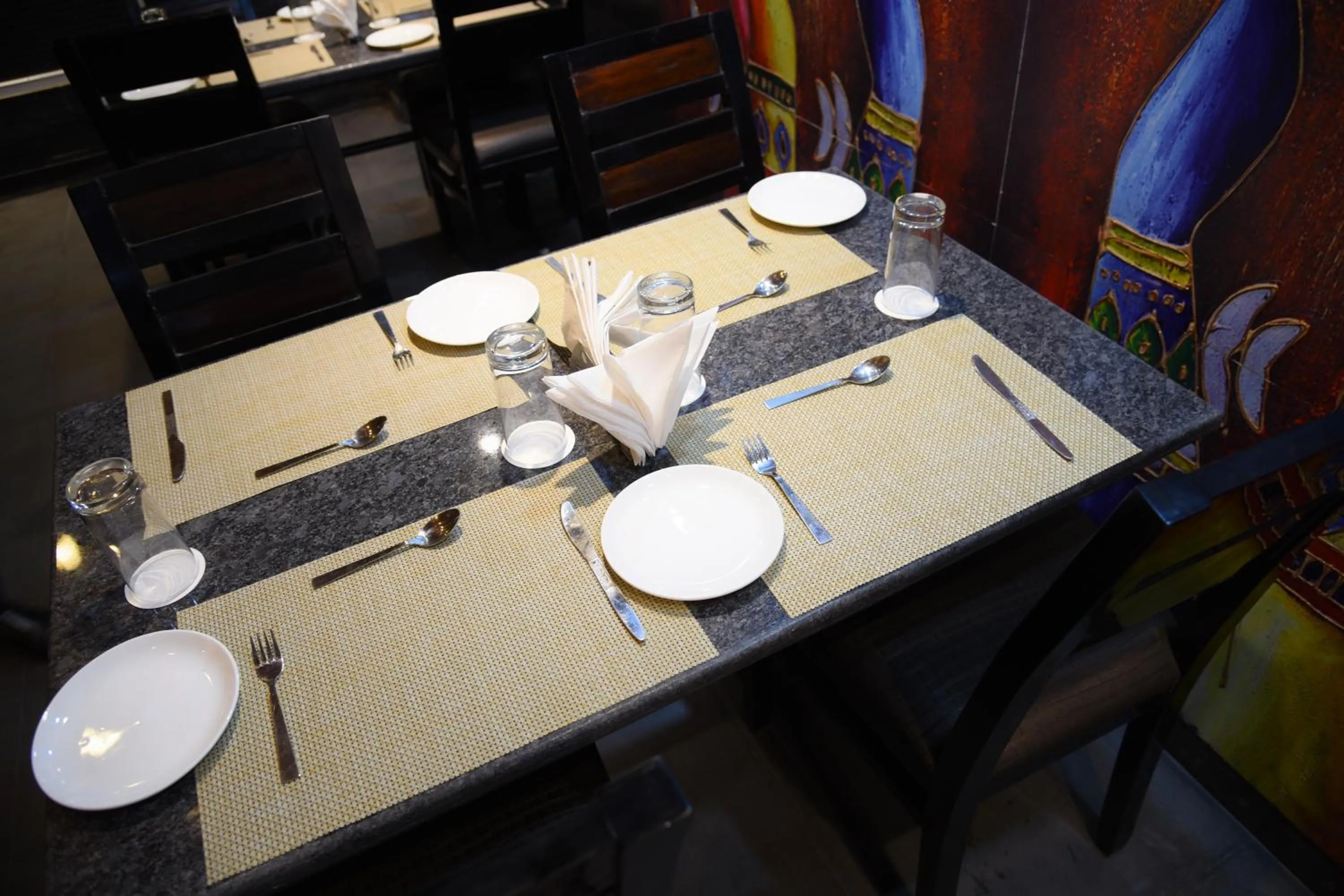 Restaurant/places to eat in Broadway Inn