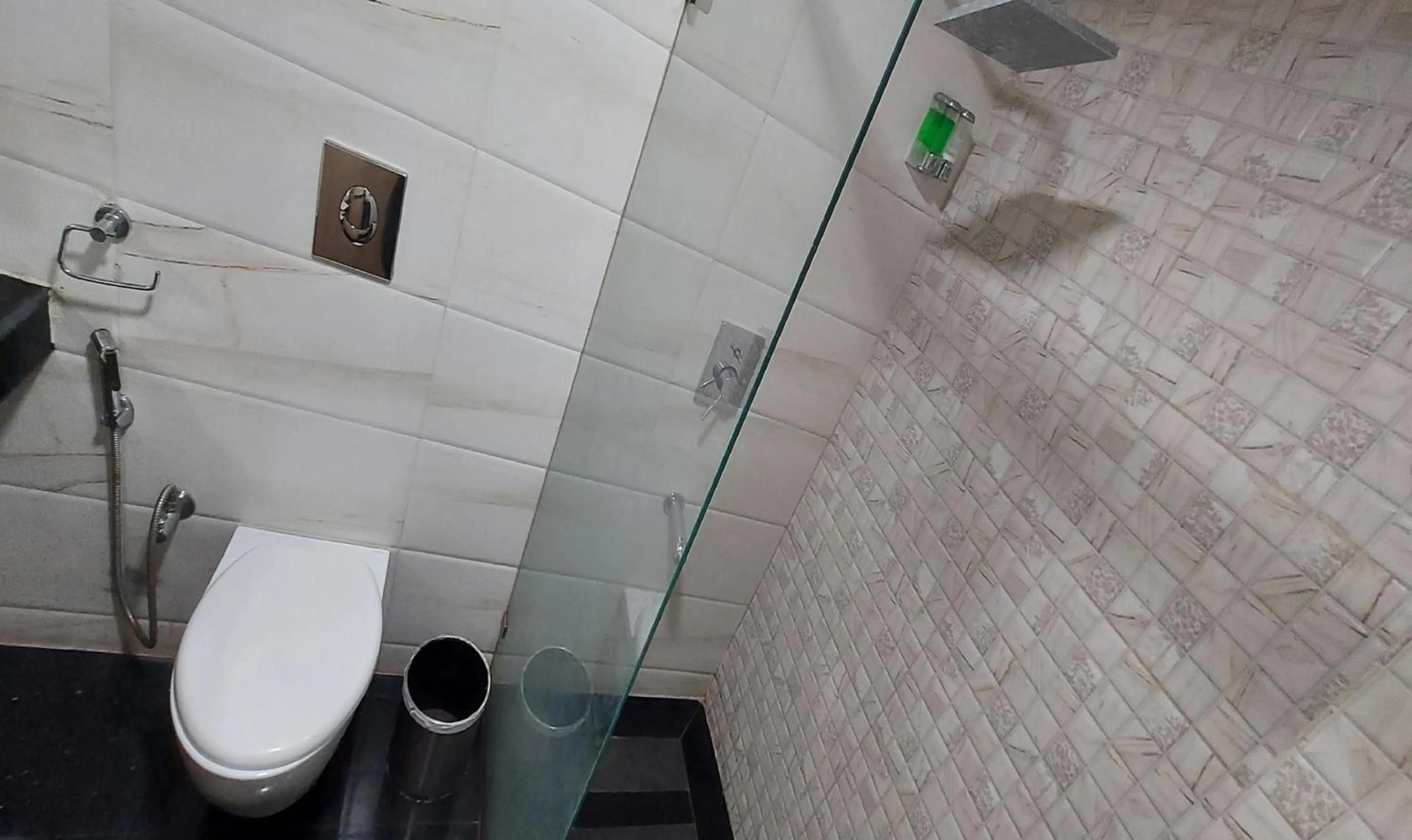 Bathroom in Broadway Inn