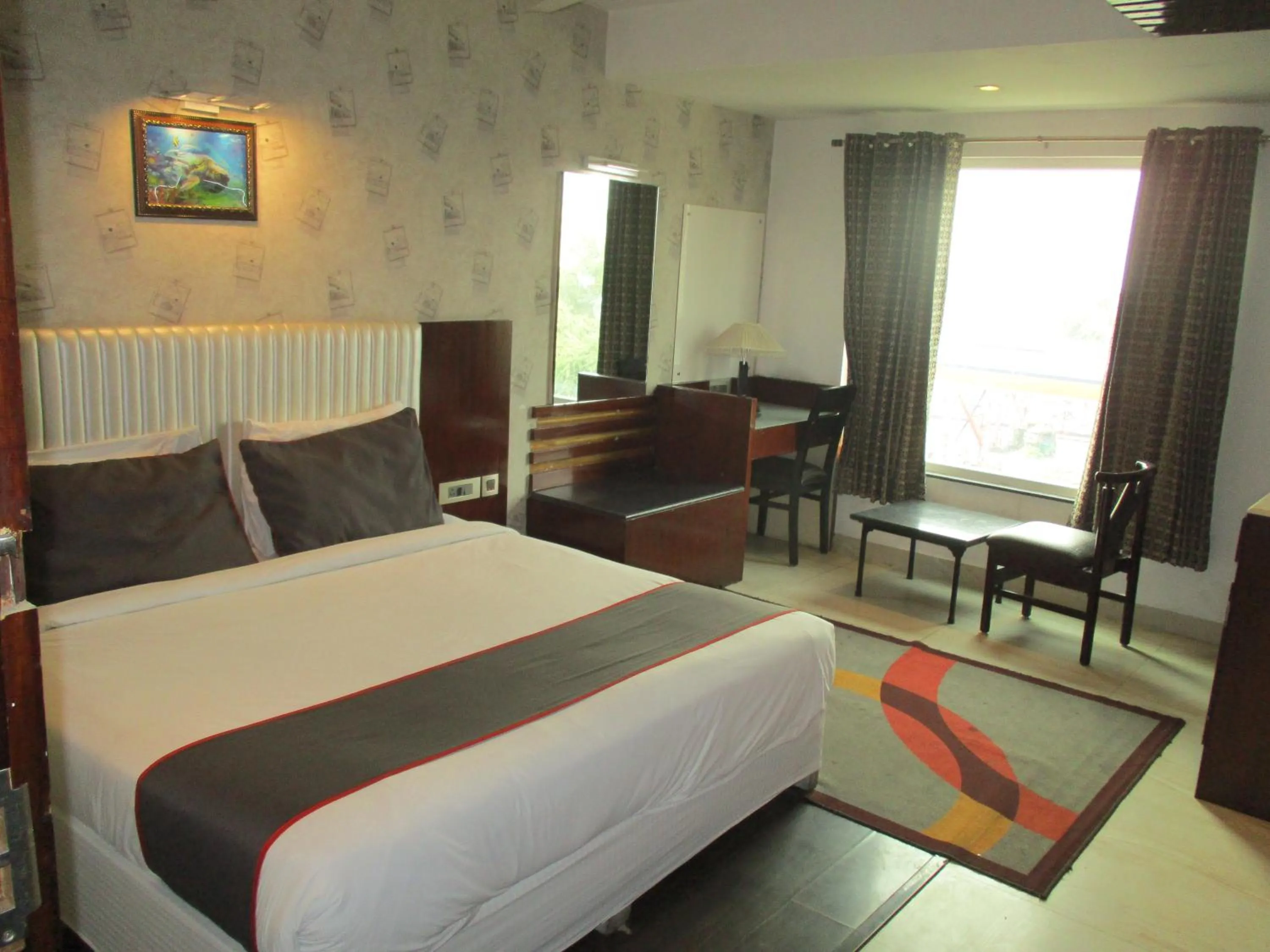 Photo of the whole room, Bed in Broadway Inn