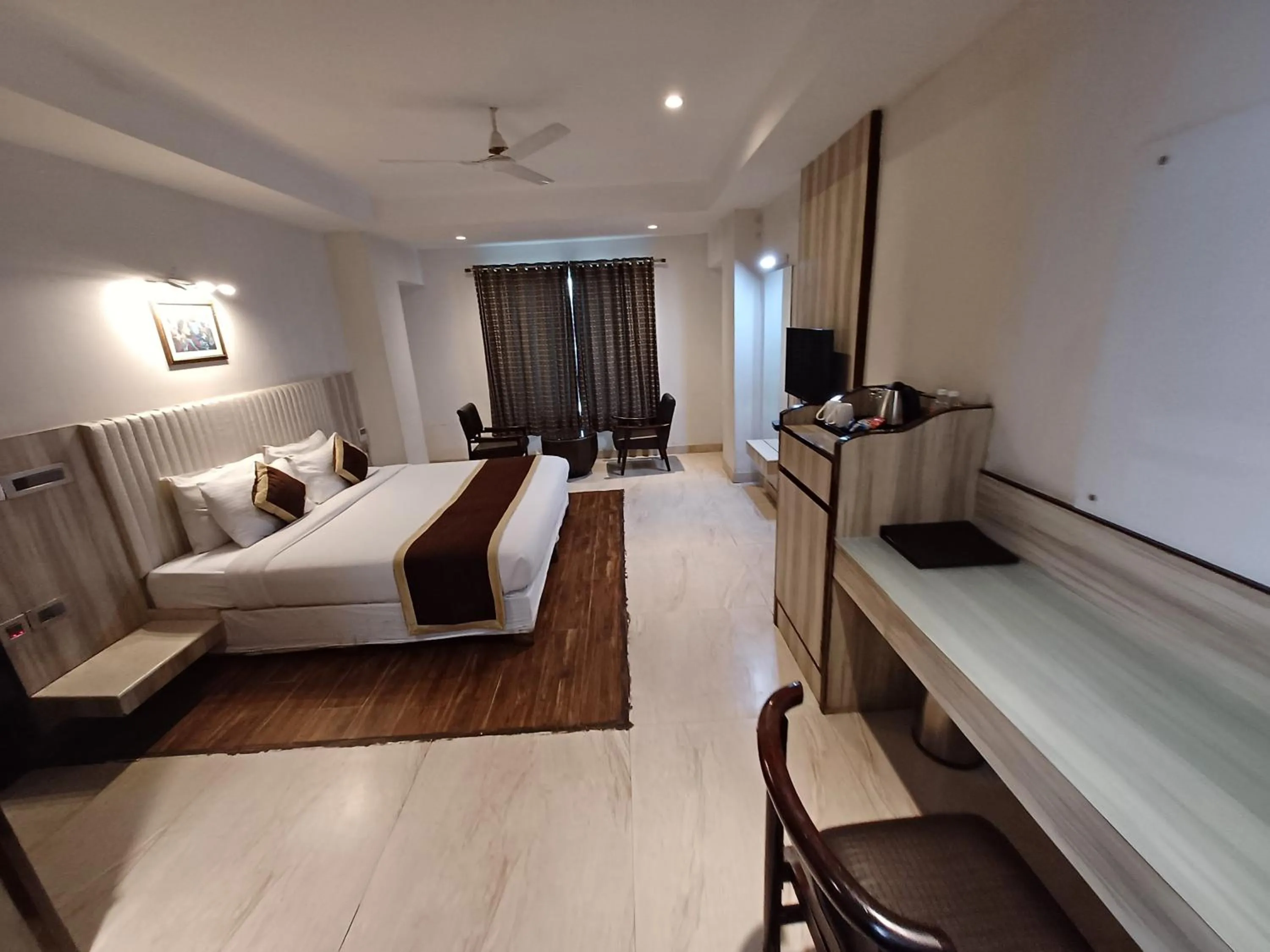 Bed in Broadway Inn