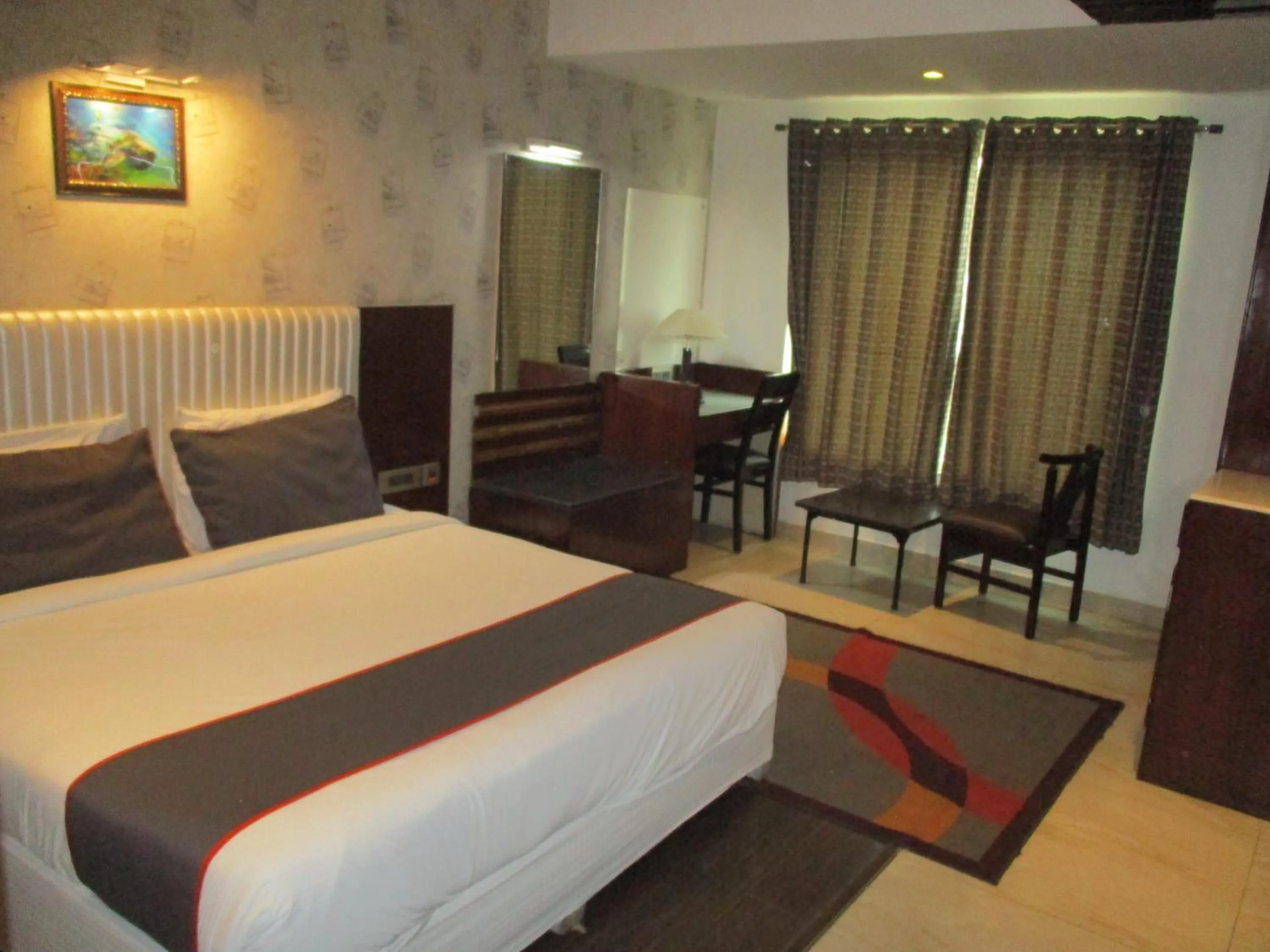 Photo of the whole room, Bed in Broadway Inn
