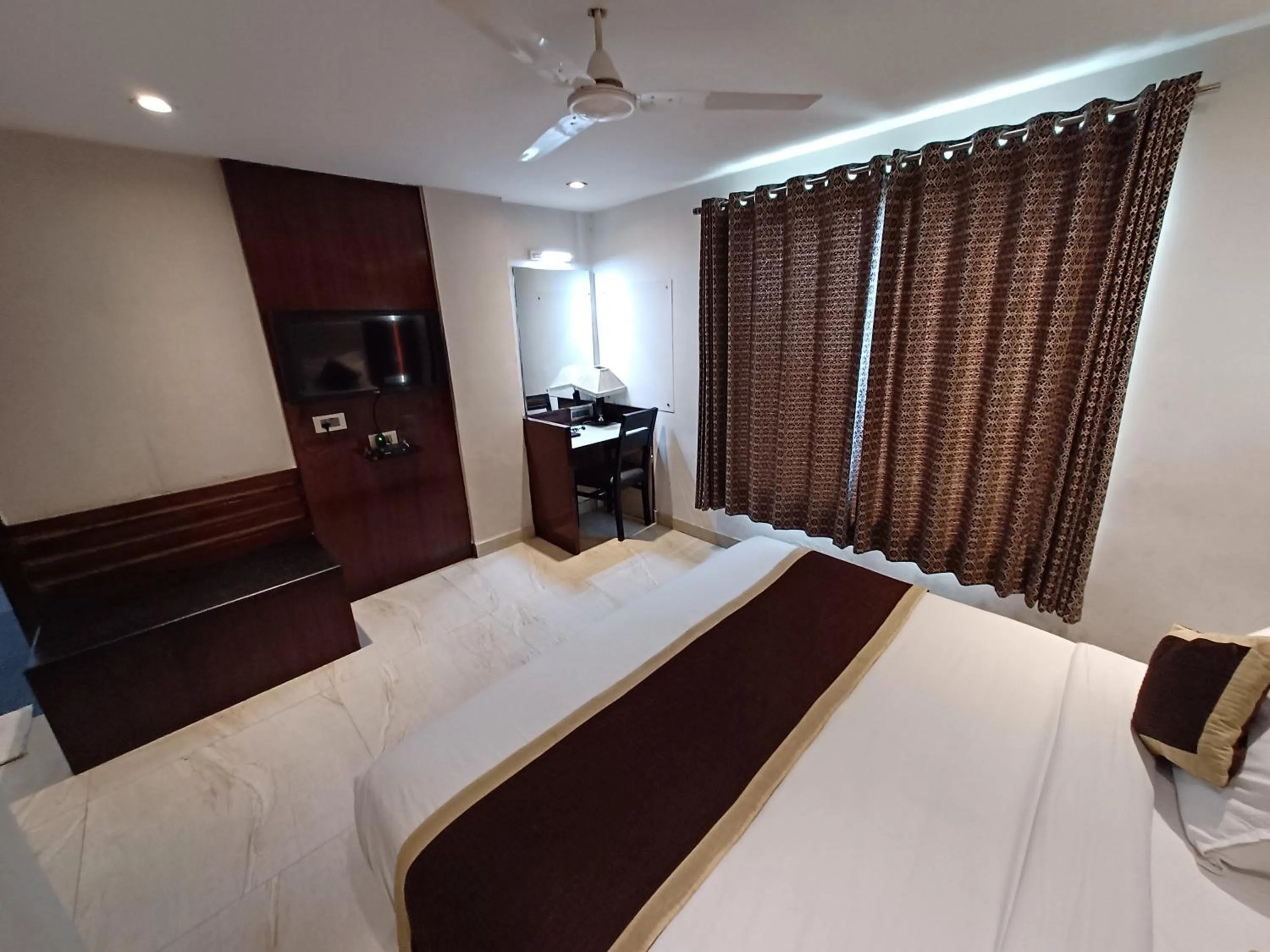 Bed in Broadway Inn