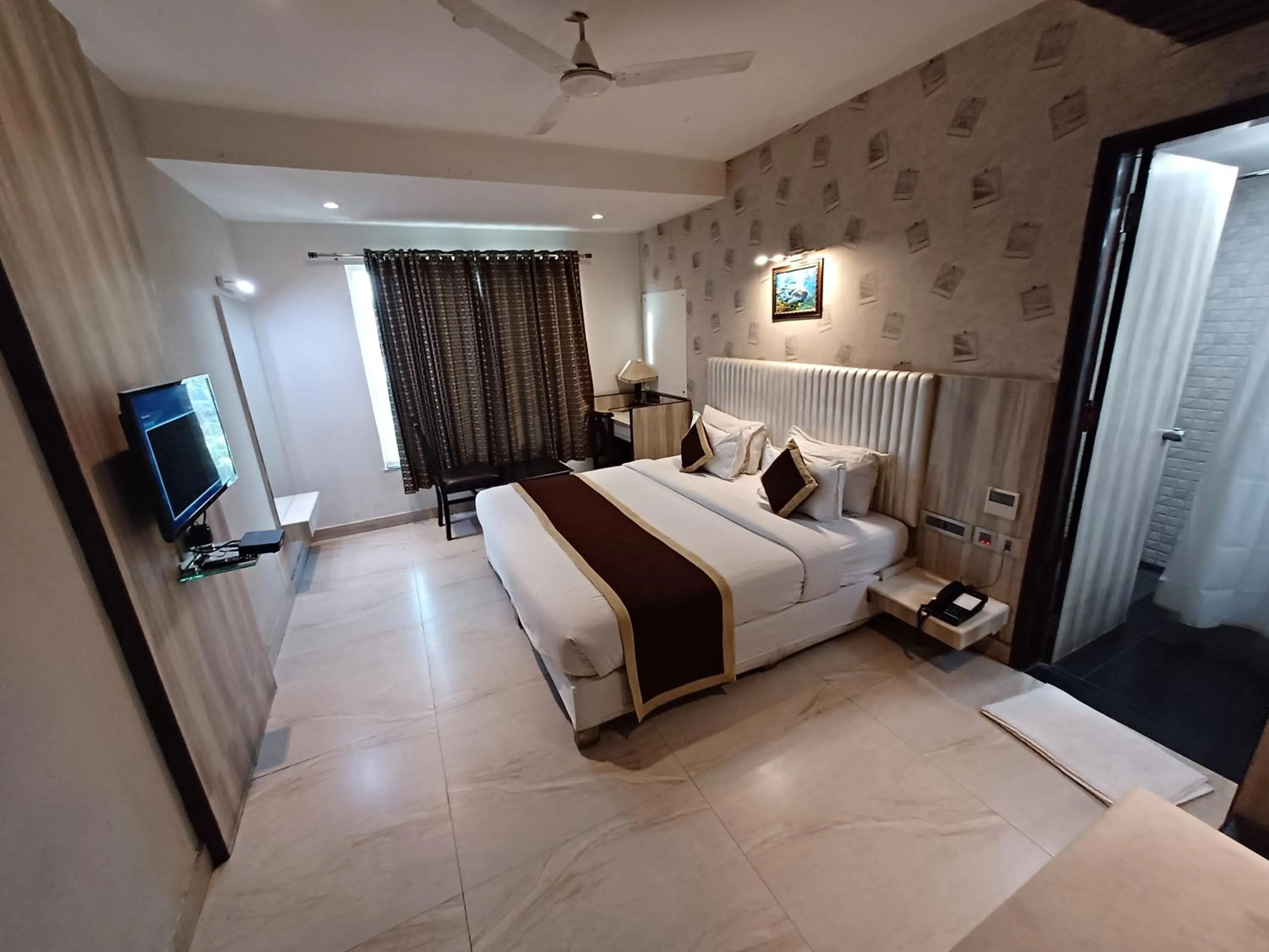 Bed in Broadway Inn