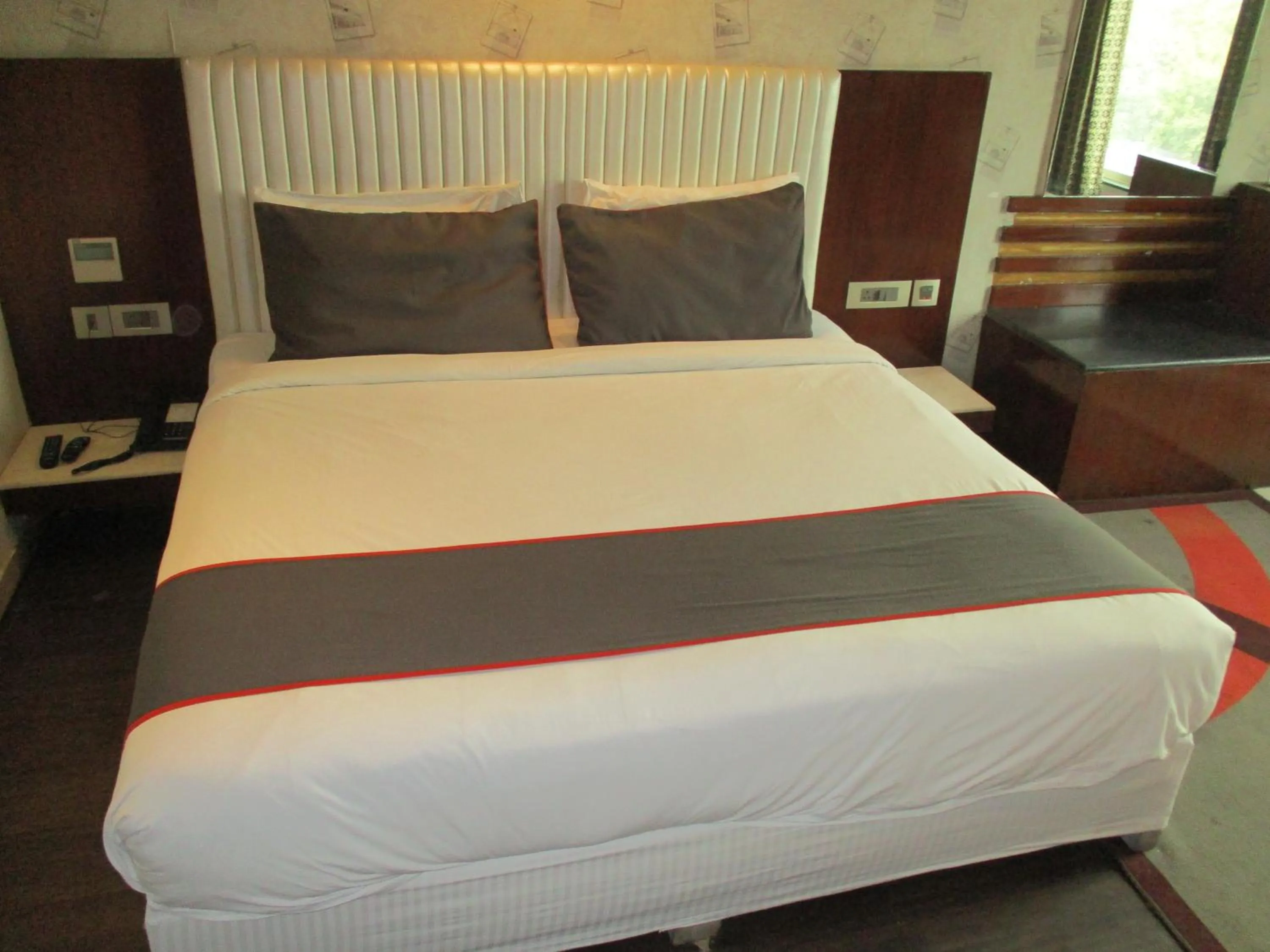 Bedroom, Bed in Broadway Inn