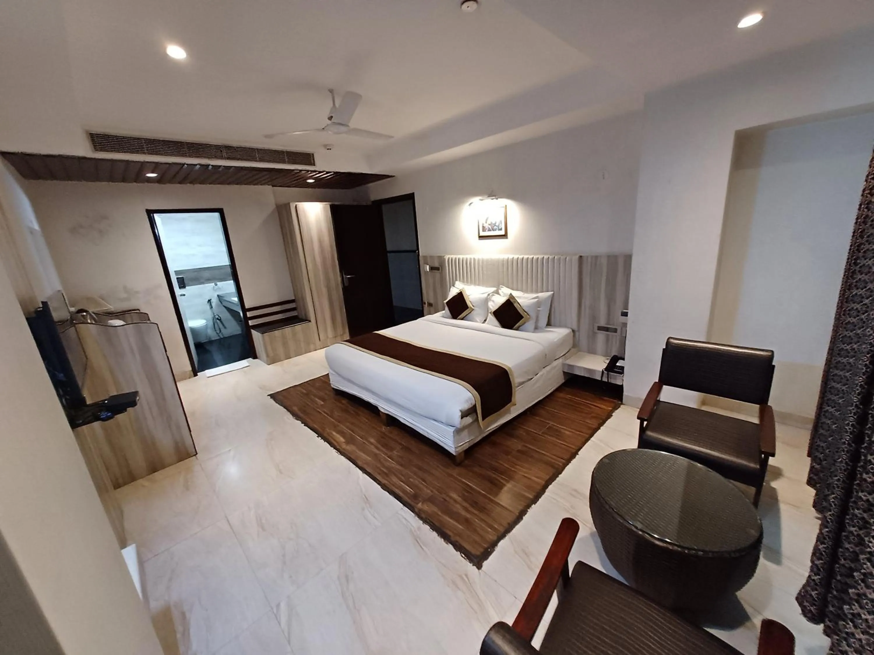 Bed in Broadway Inn