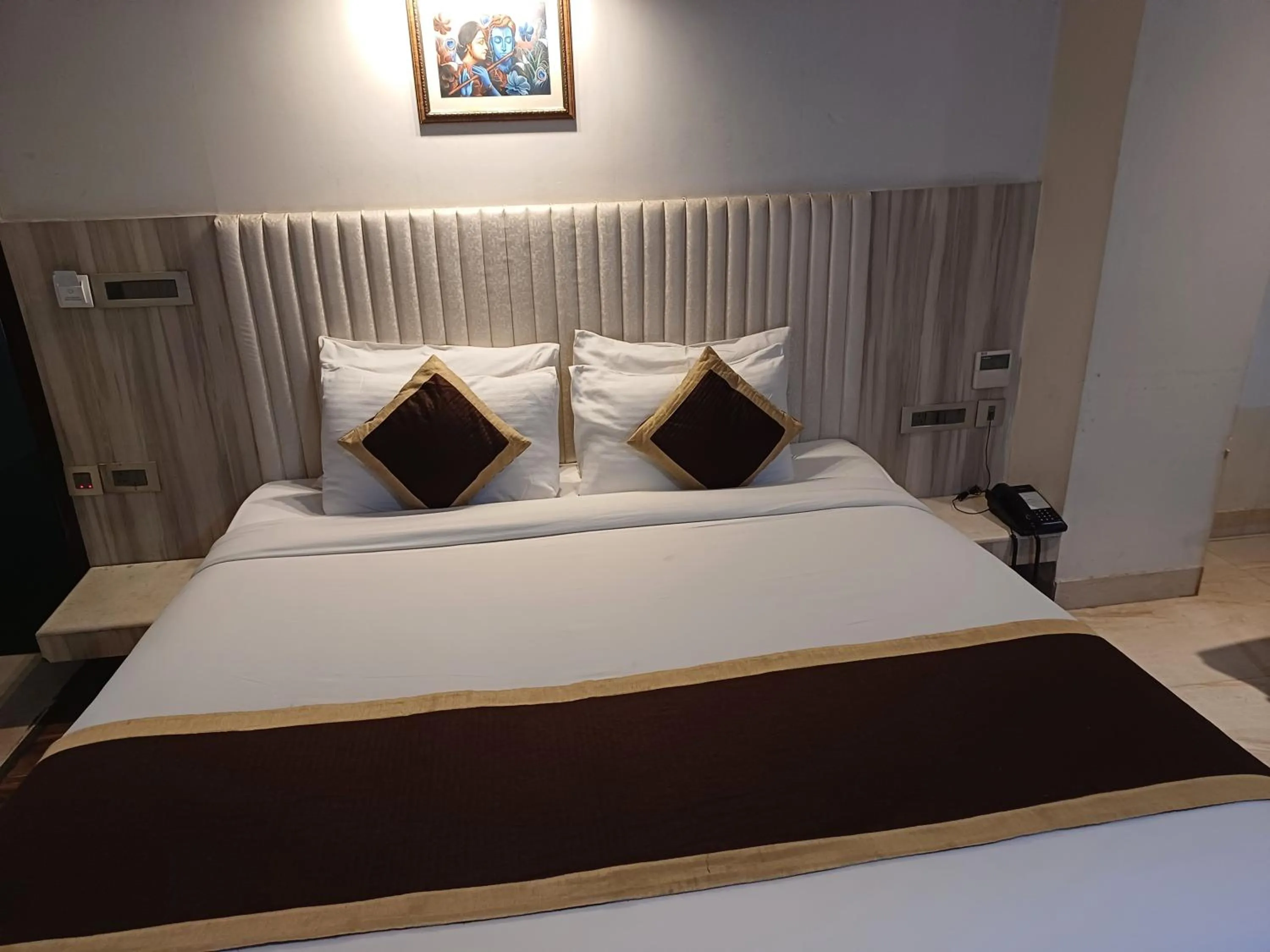 Bed in Broadway Inn