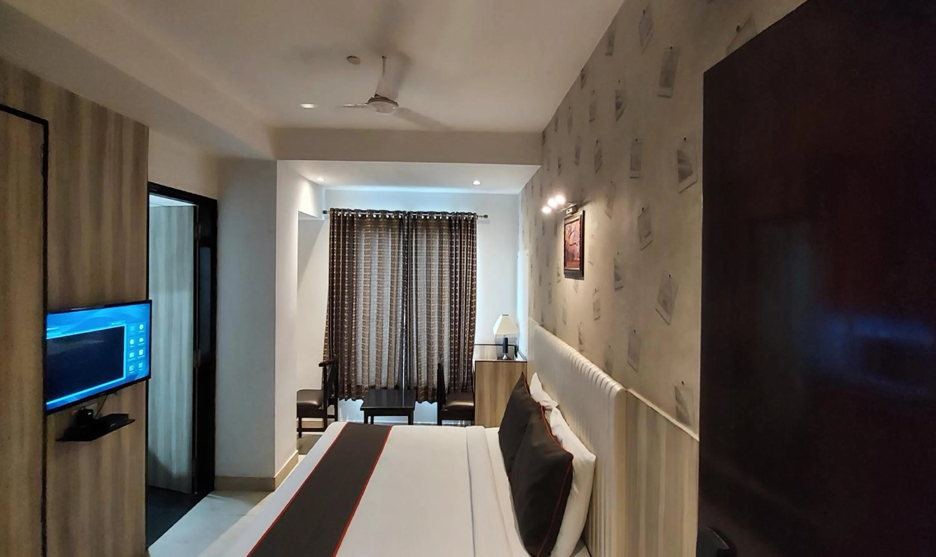 Bed in Broadway Inn