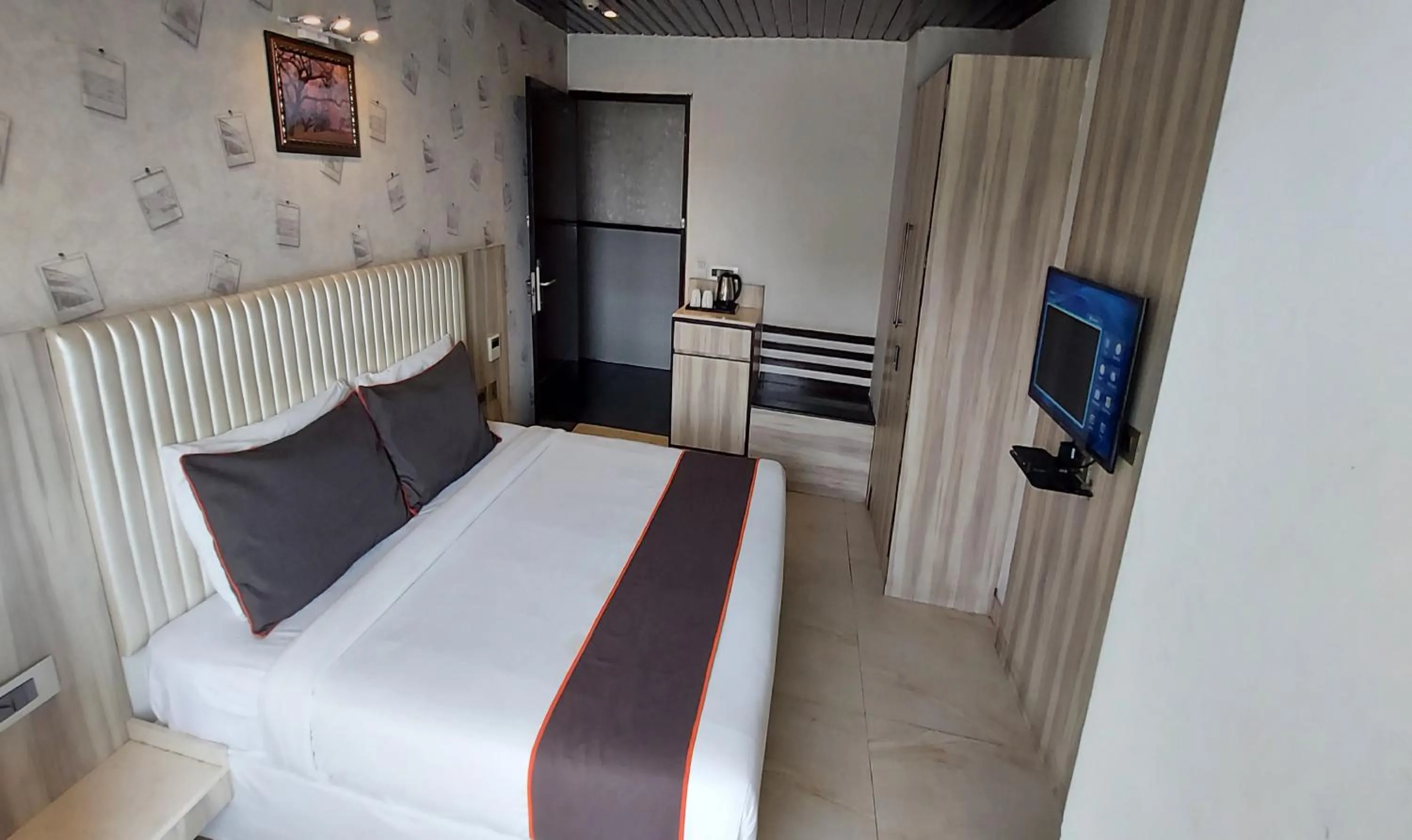 Bed in Broadway Inn
