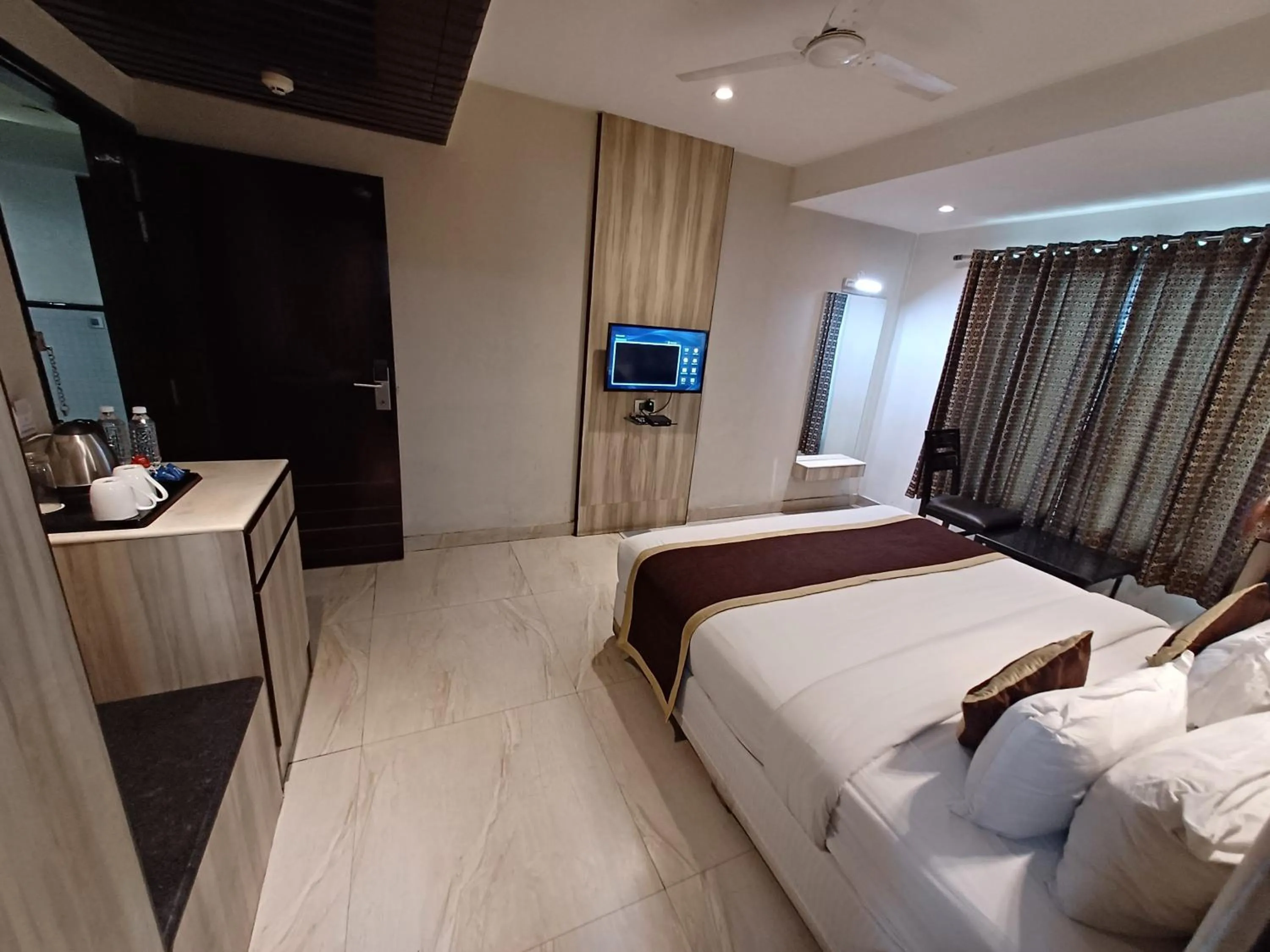 Bed in Broadway Inn