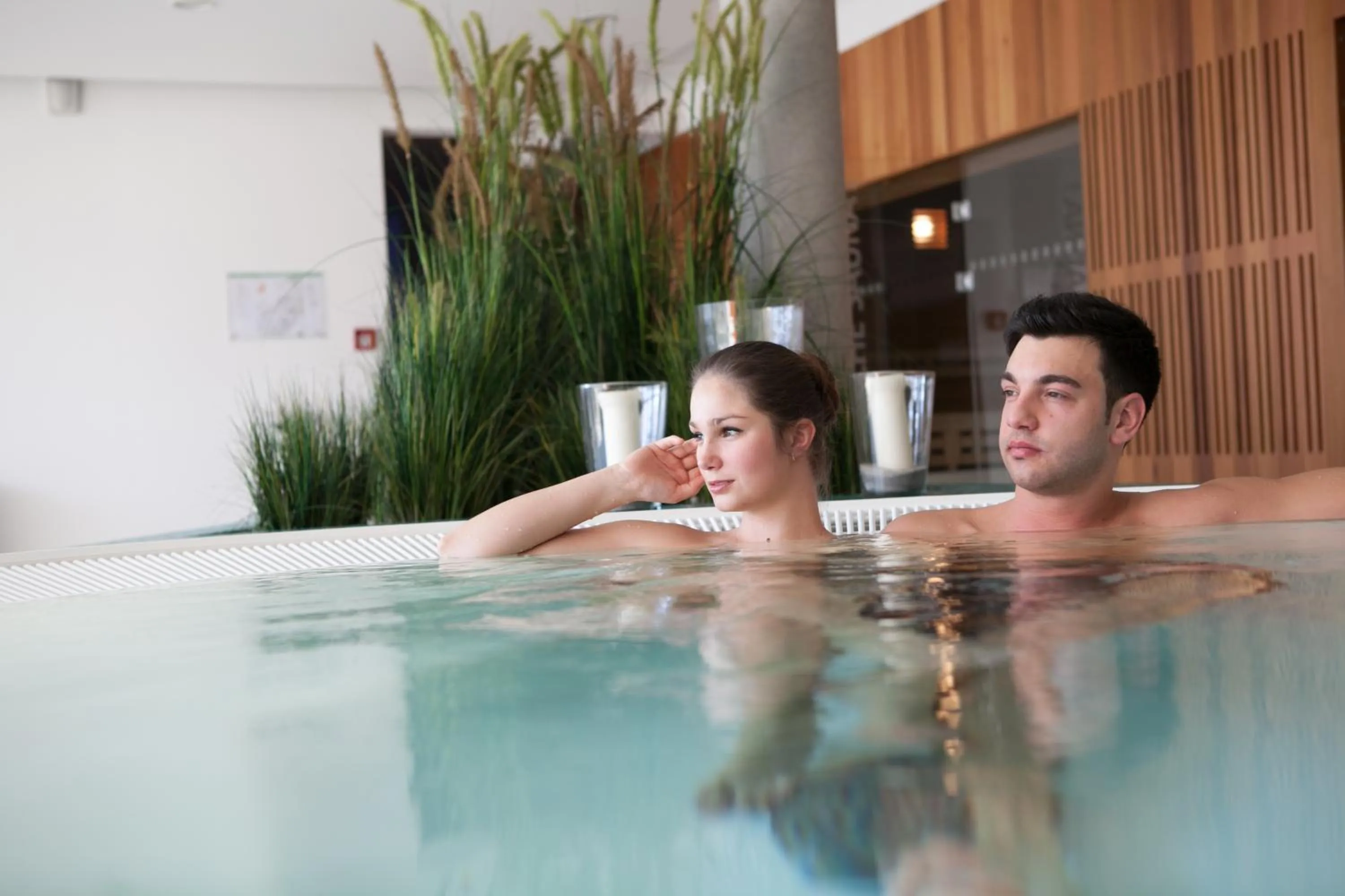 People in Hotel an der Therme