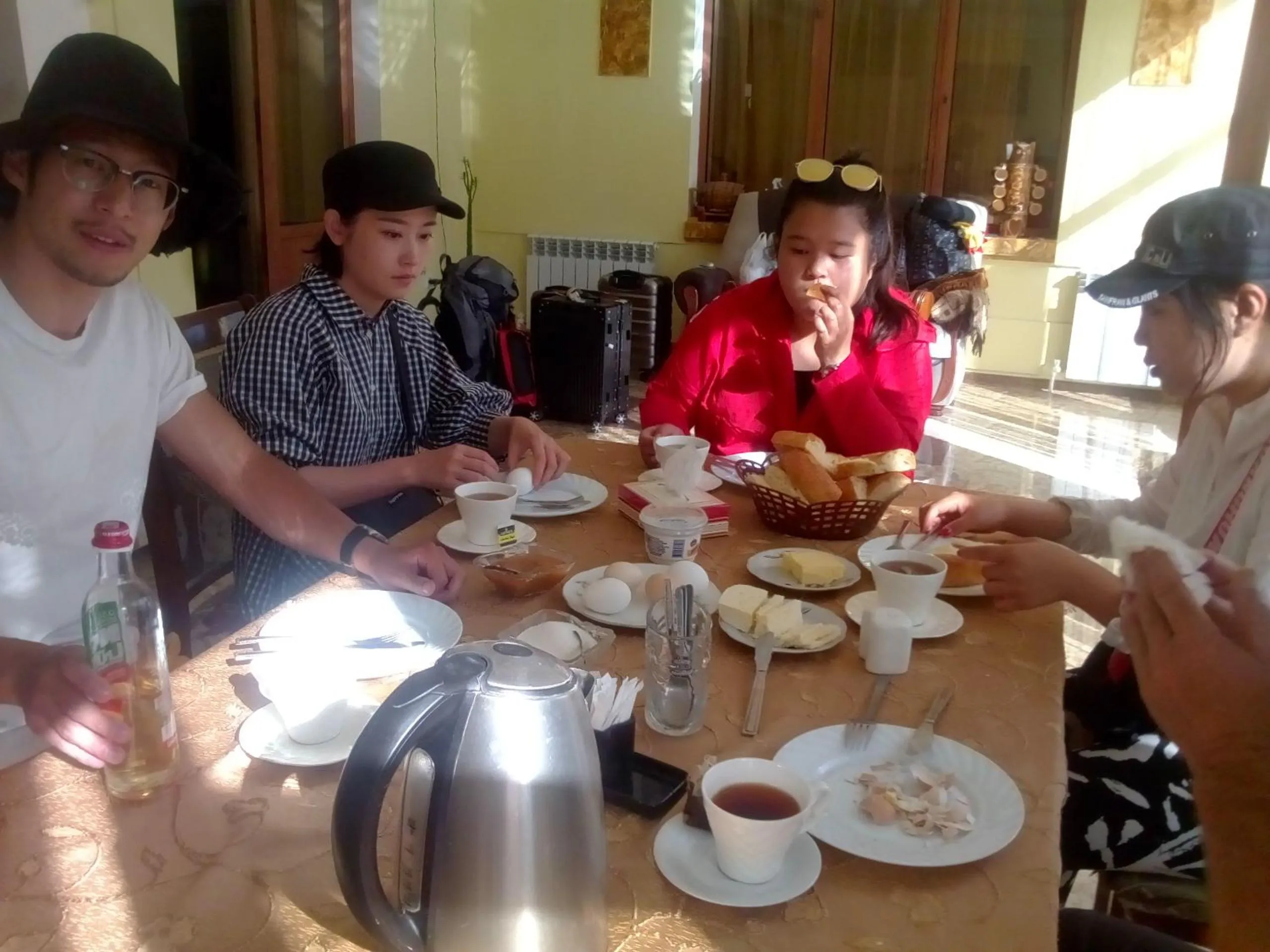 Restaurant/places to eat in Hotel Noy