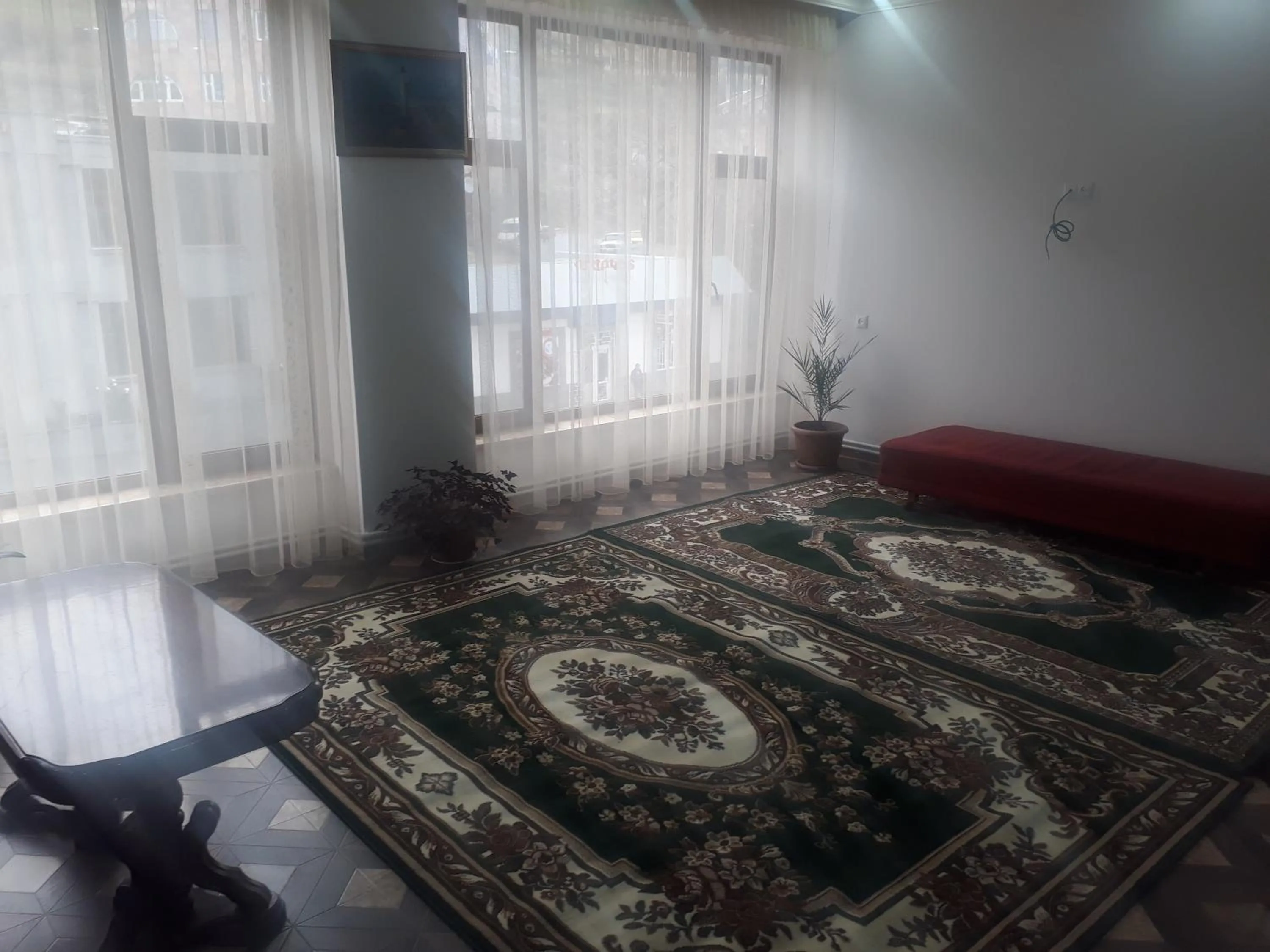 Time of day, Bed in Hotel Noy