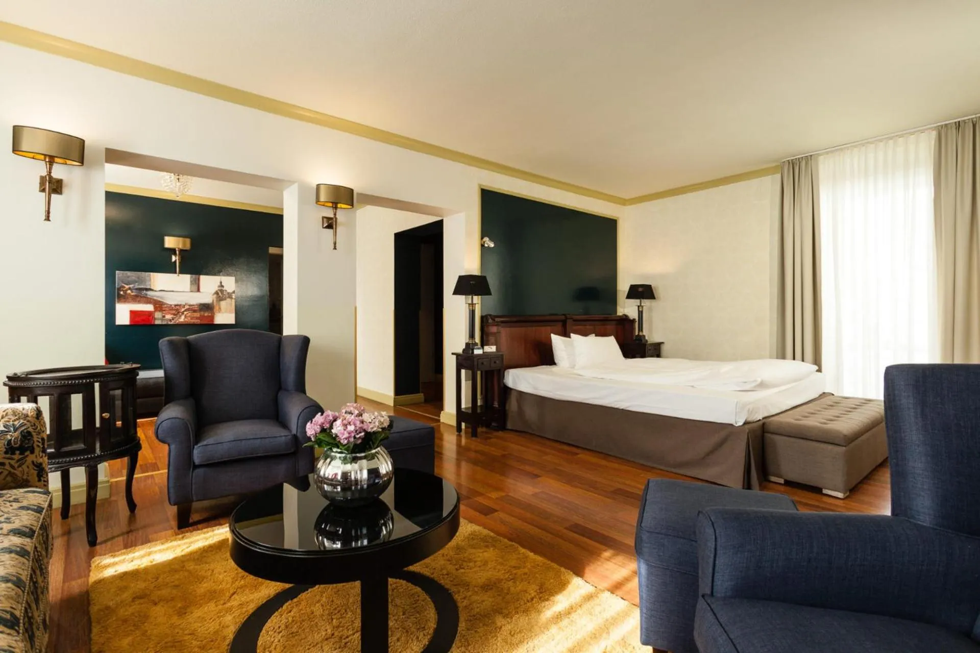 Balcony/Terrace, Bed in Hotel Würzburger Hof ****