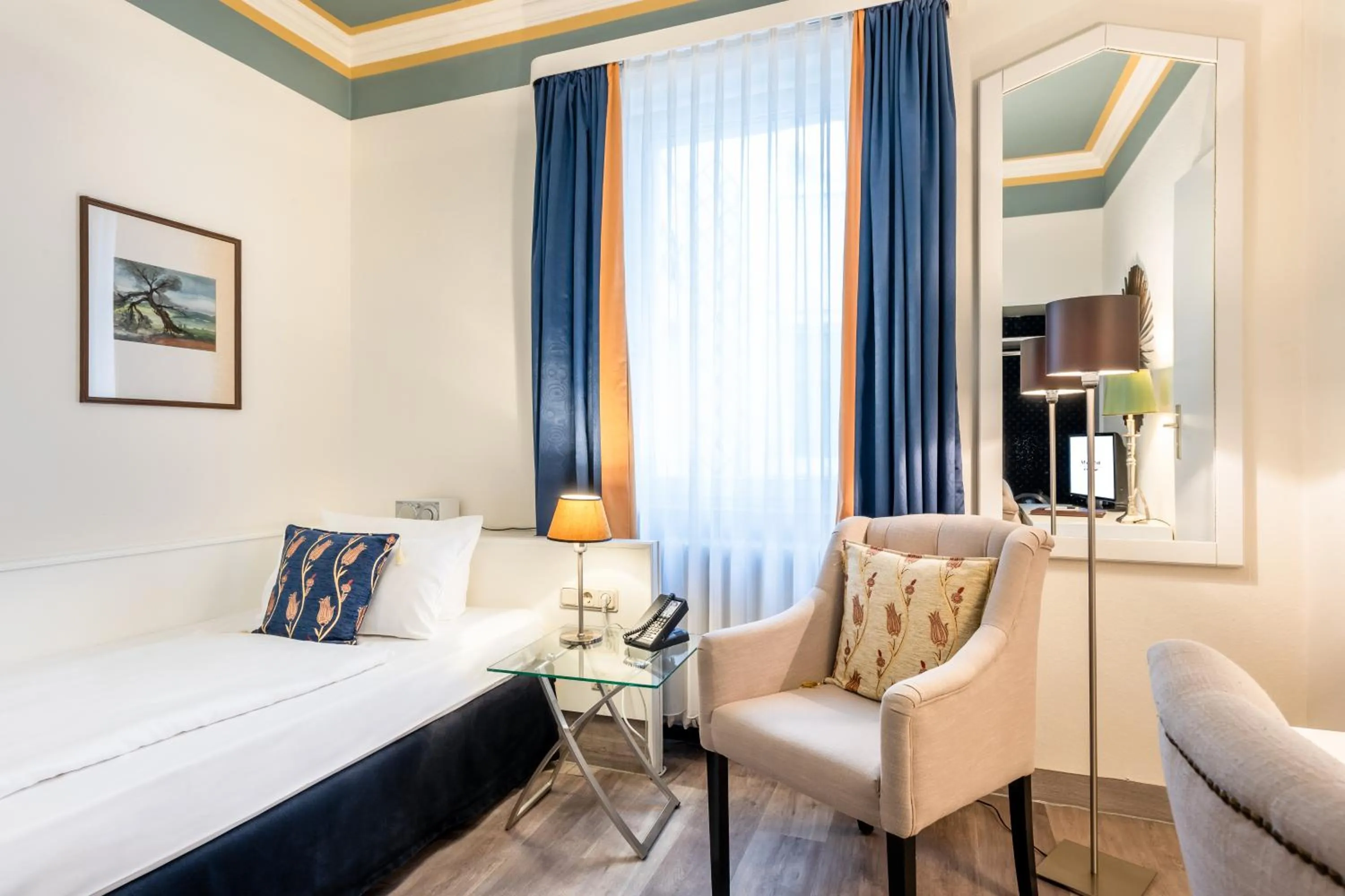 Bed in Hotel Würzburger Hof ****