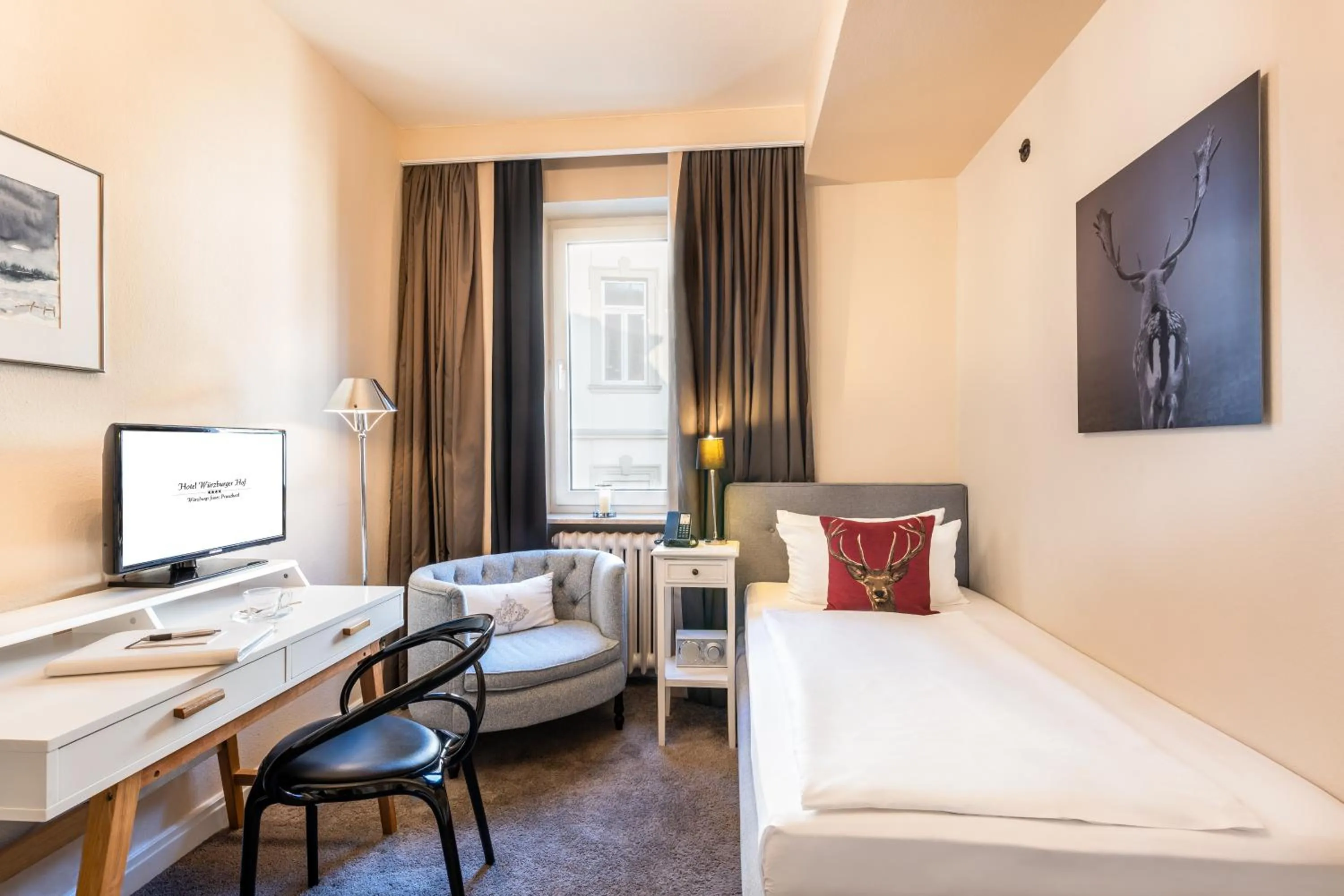 Bed in Hotel Würzburger Hof ****