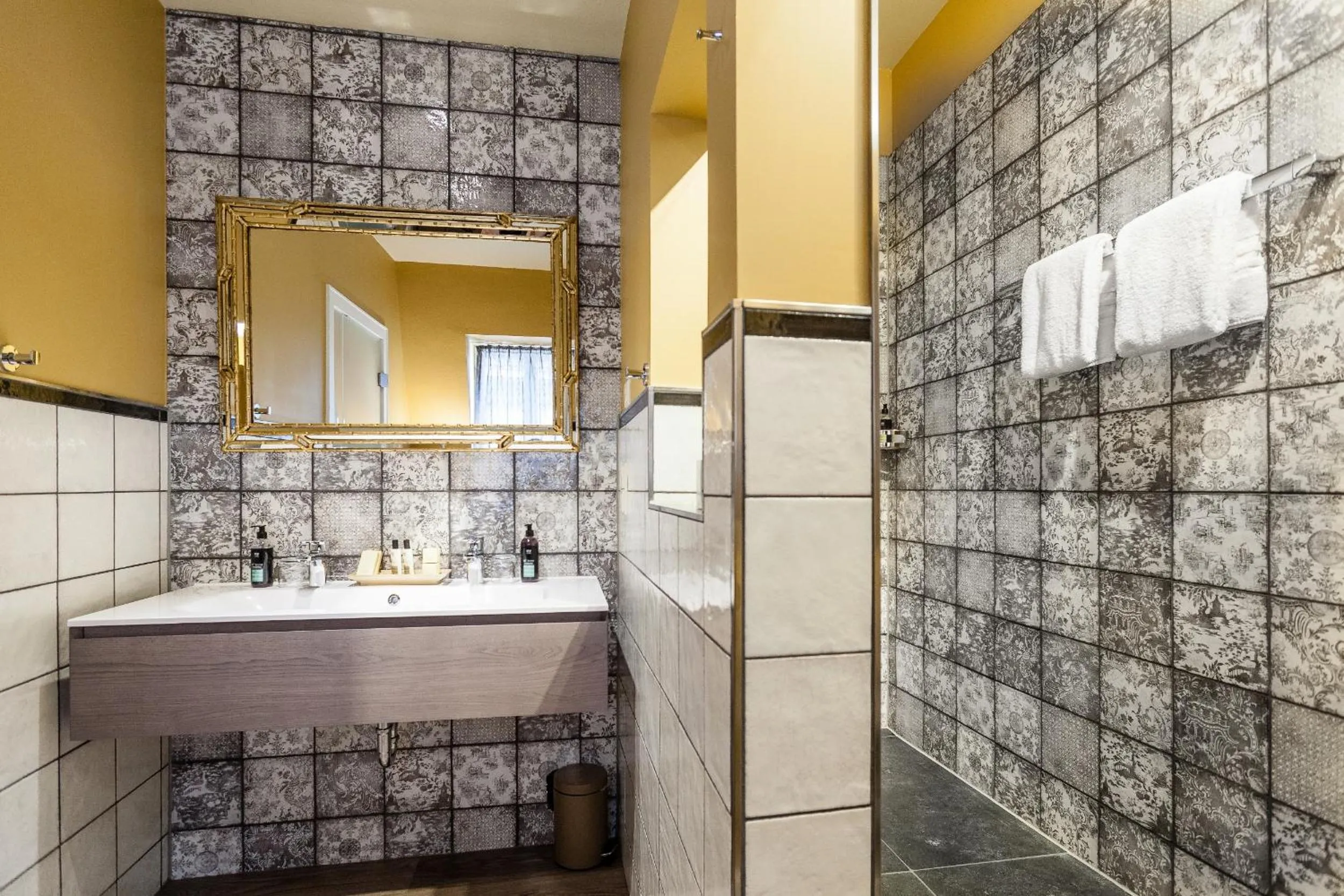 Shower in Hotel Würzburger Hof ****