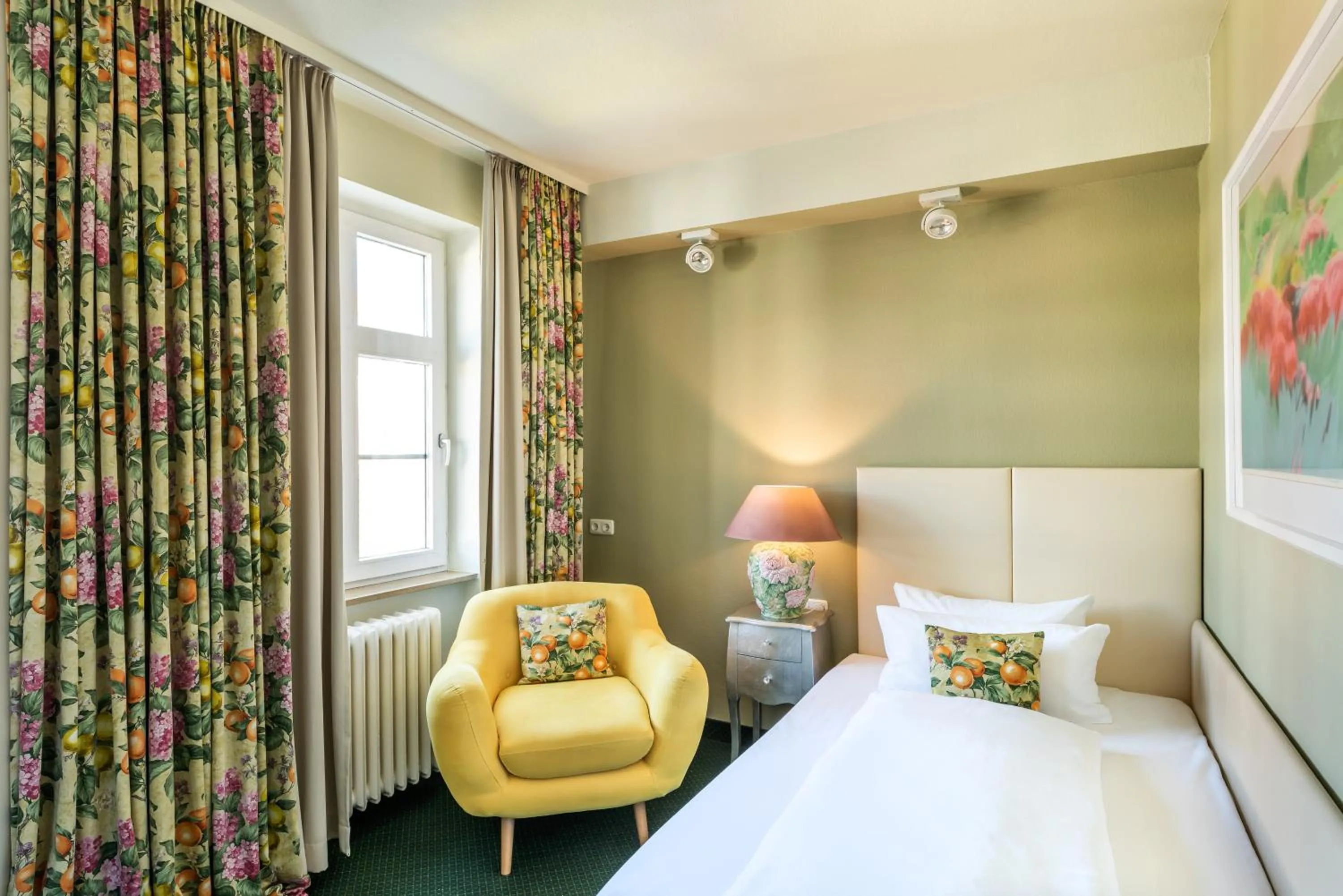 Bed in Hotel Würzburger Hof ****