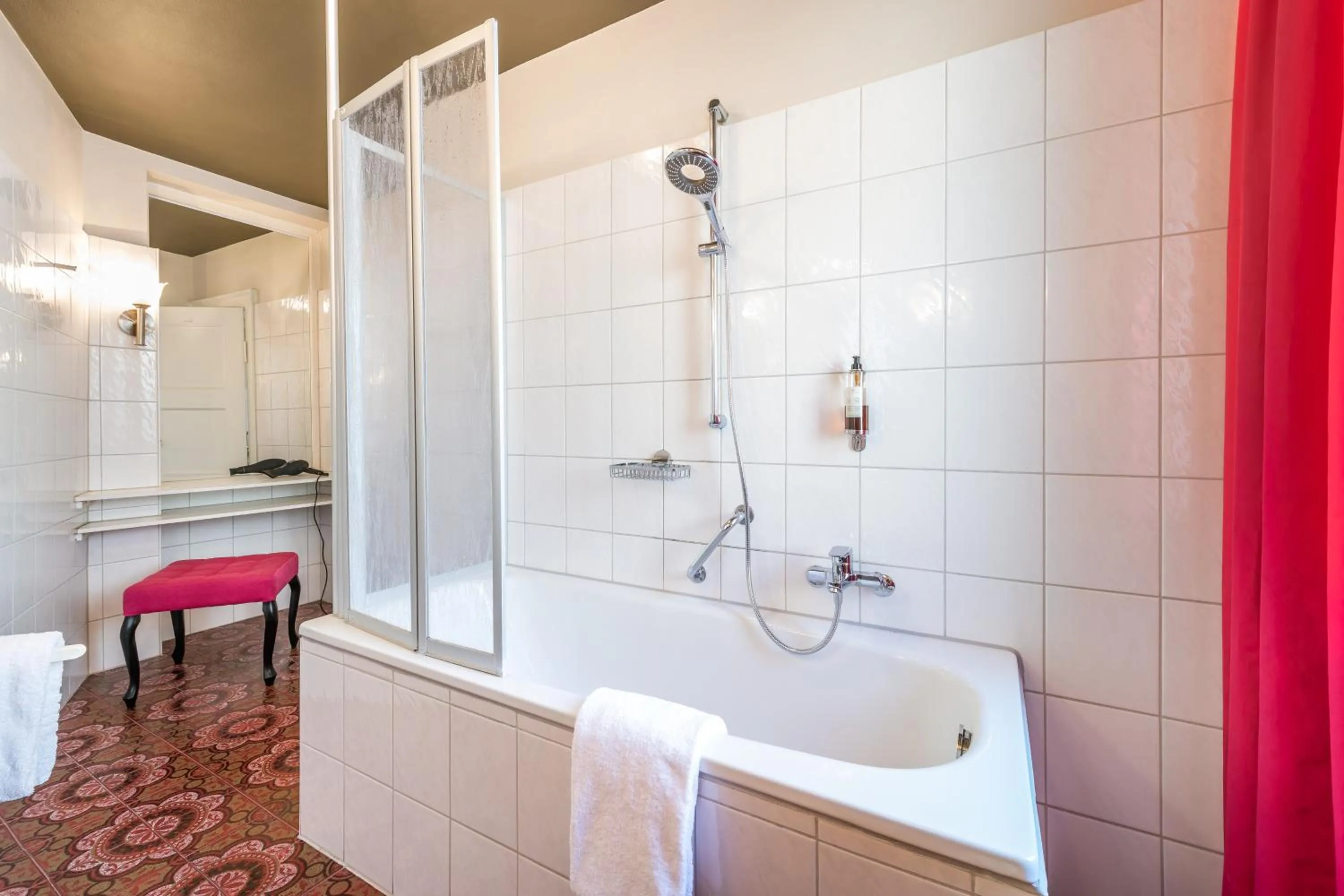Shower in Hotel Würzburger Hof ****
