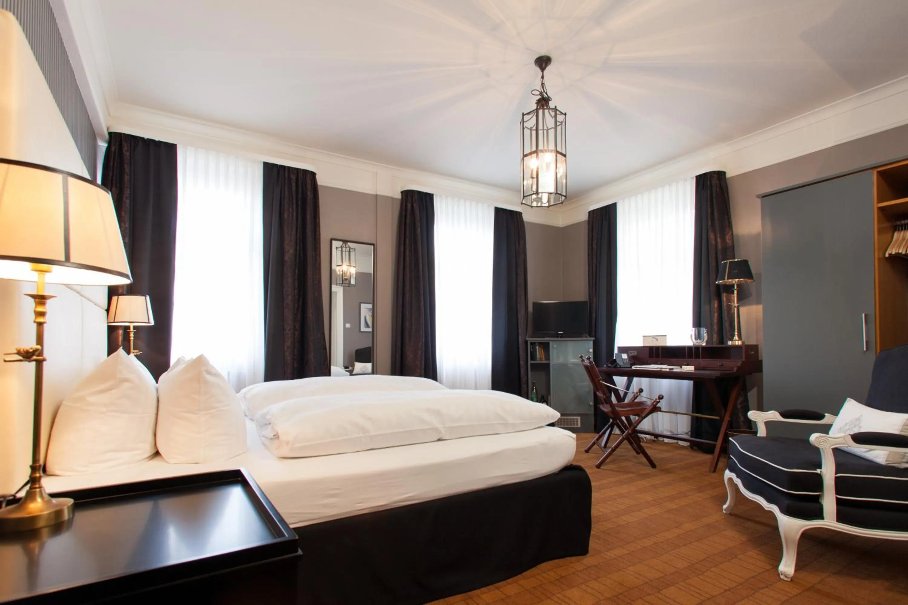 Bed in Hotel Würzburger Hof ****