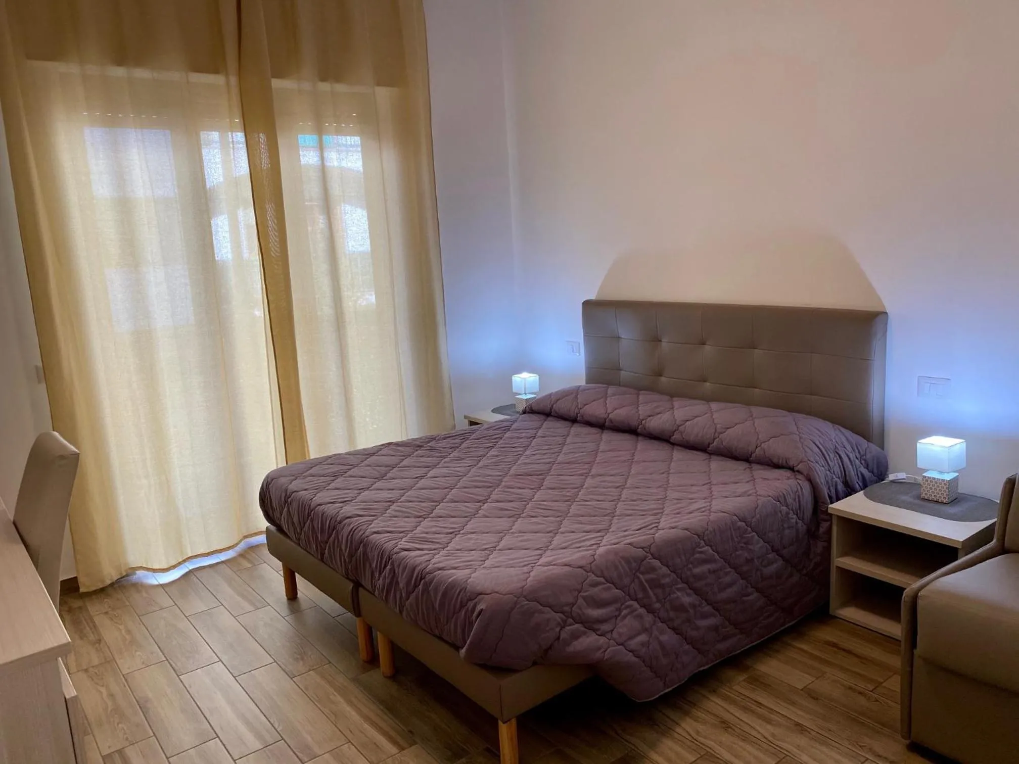 Photo of the whole room, Bed in Caruso Rooms