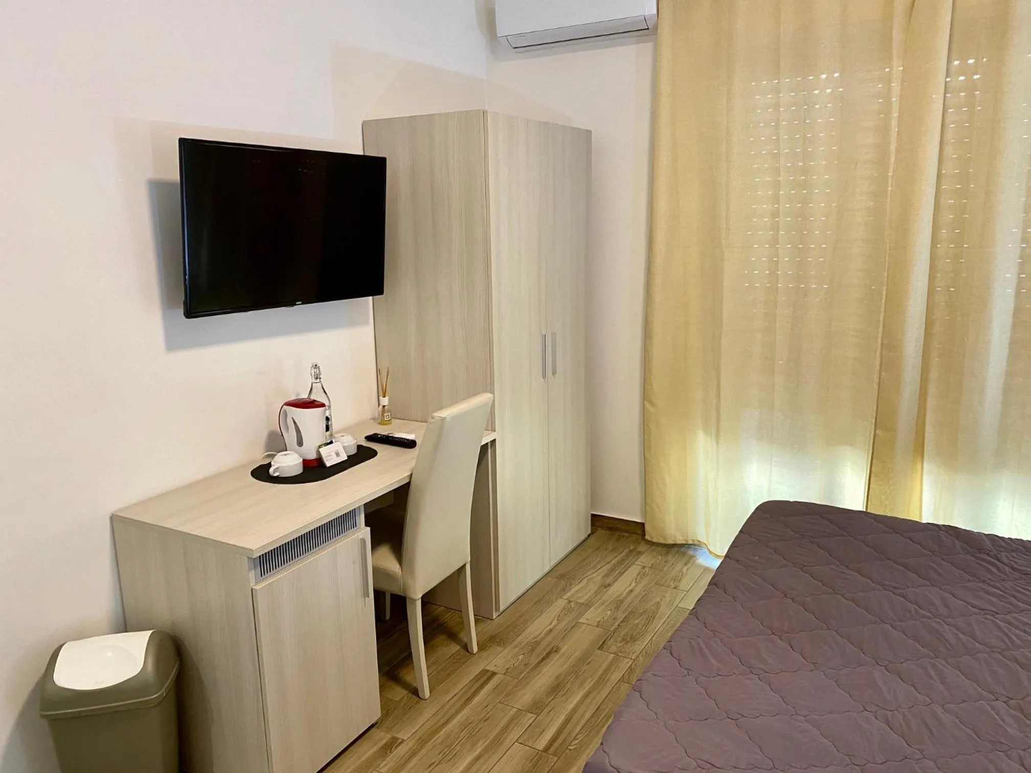Photo of the whole room, Bed in Caruso Rooms