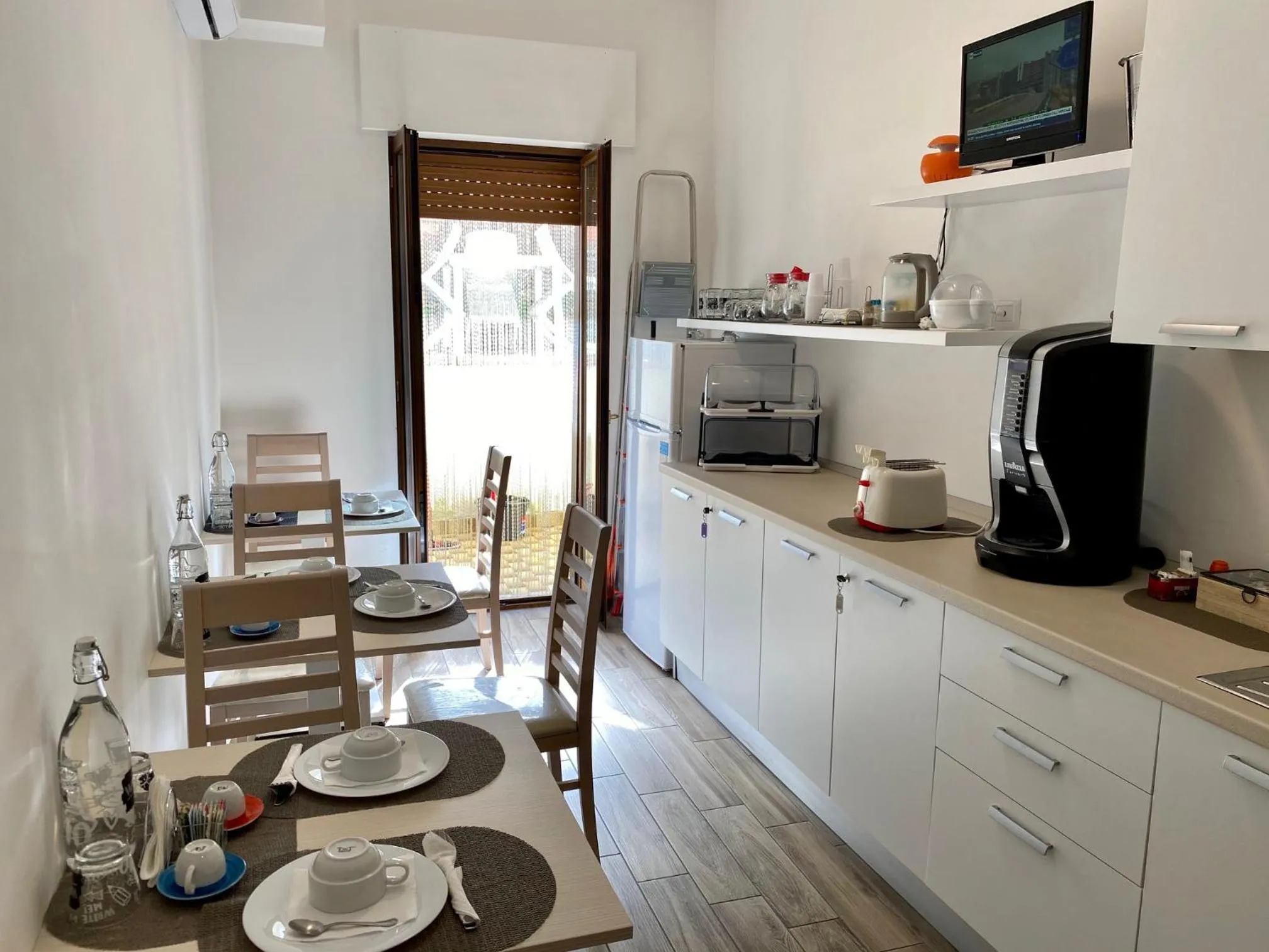 Coffee/tea facilities in Caruso Rooms
